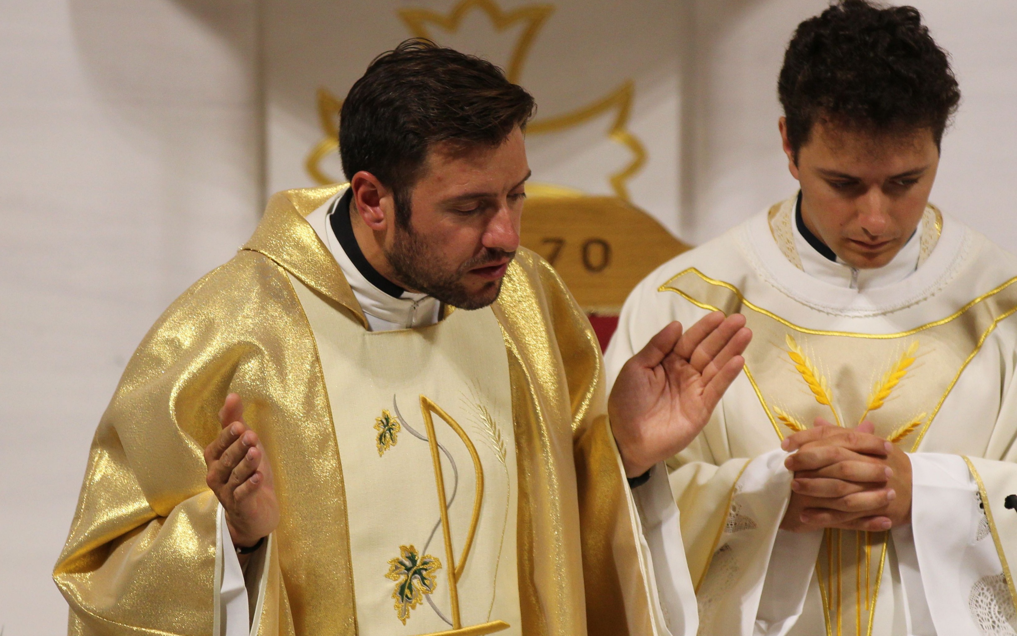 Golob o tem, da hitimo še ob smrti: Včasih so pokojnika čuvali čez noč, danes ga pokopljemo v nekaj urah