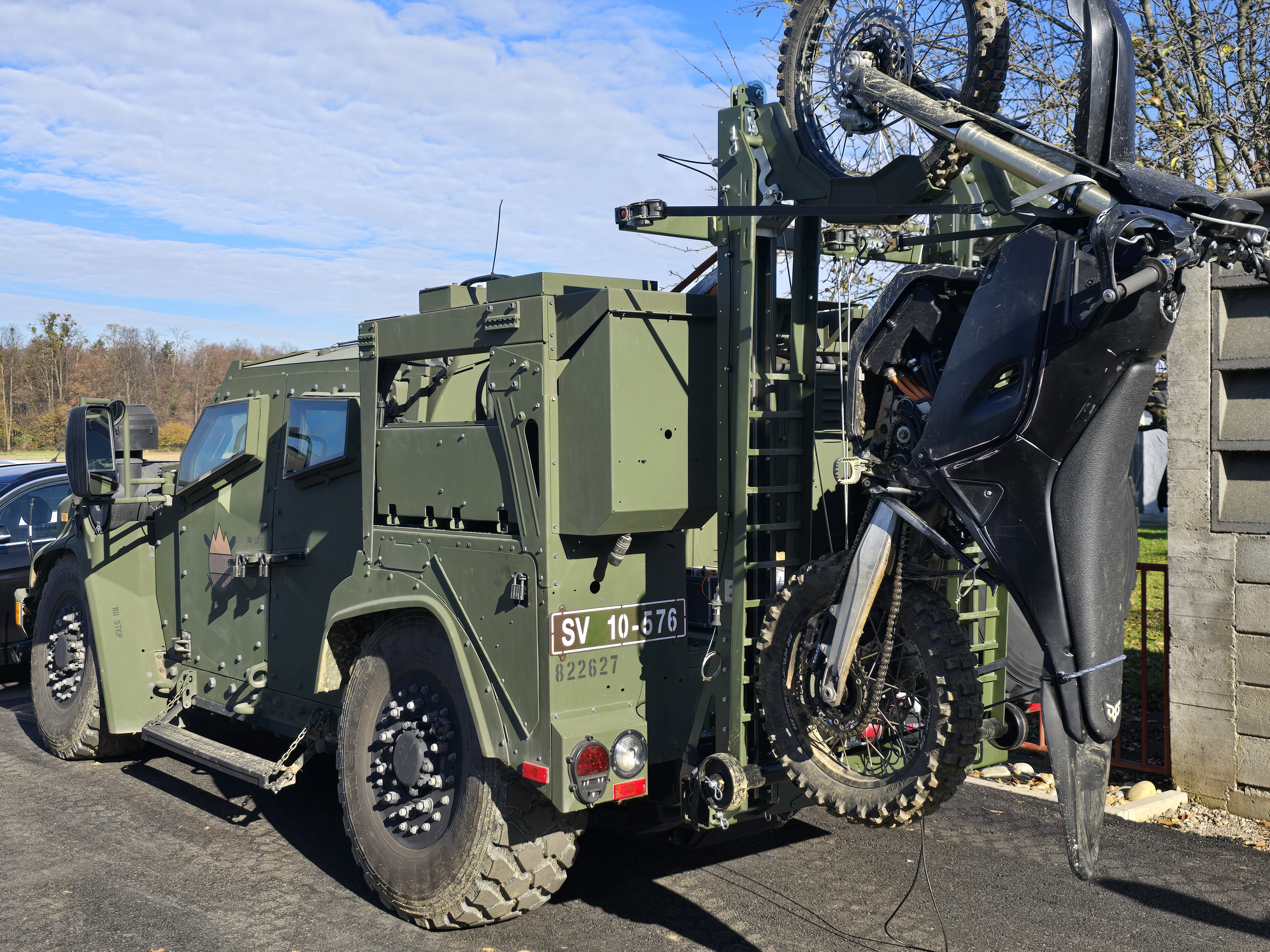 Sajovic v Hočah in Mariboru: Povezovanje gospodarstva in obrambnega sektorja prinaša rezultate