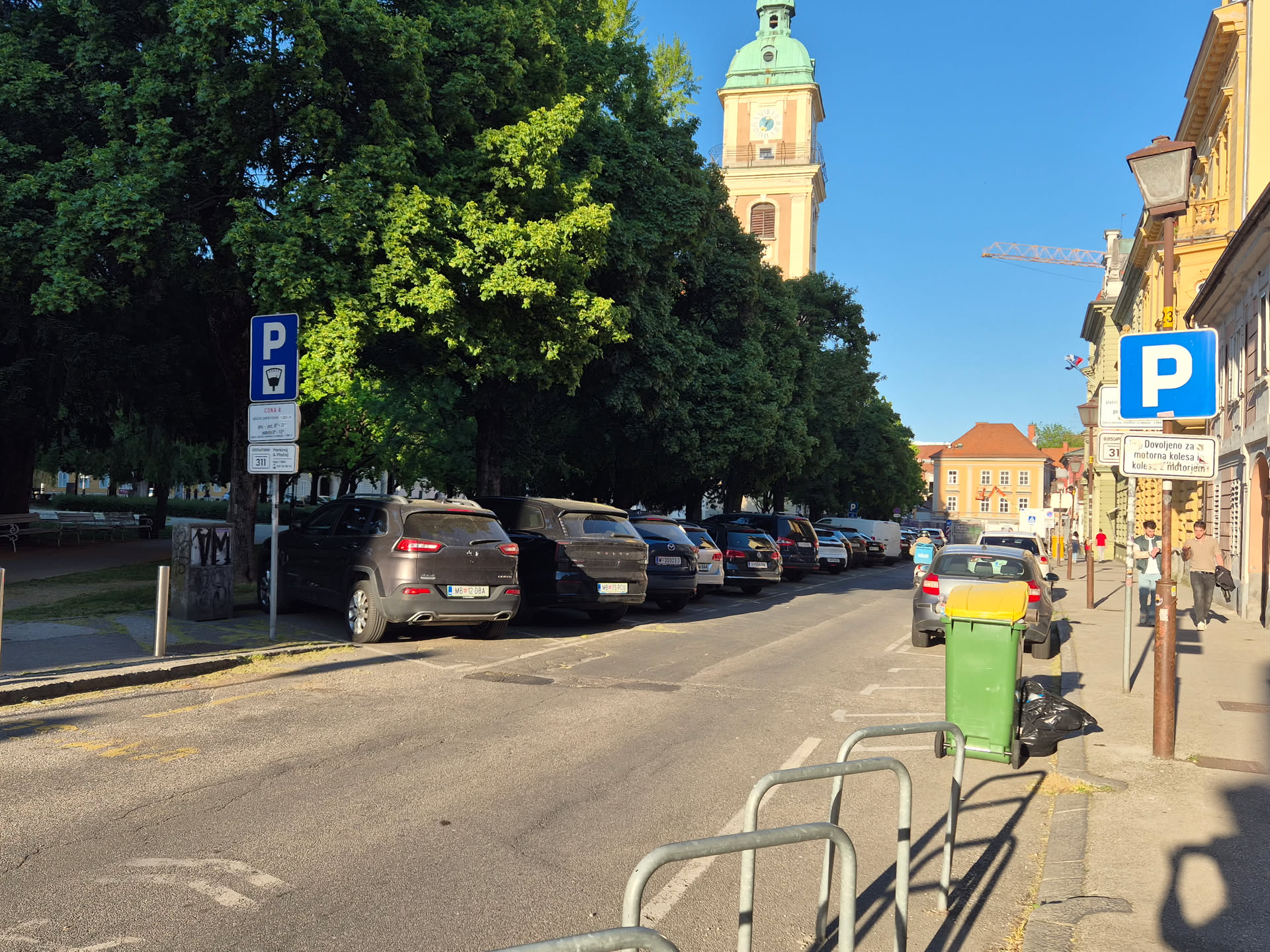 Zagovornik načela enakosti nad občine zaradi parkirnin brez možnosti plačila z gotovino