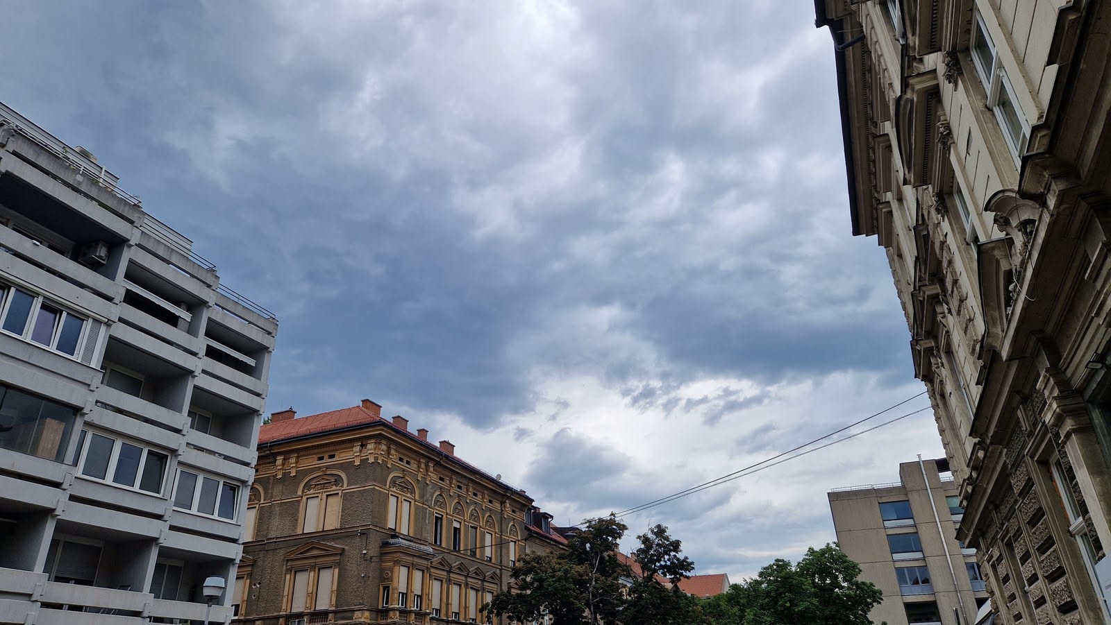 Meteorologi napovedujejo sončno vreme, popoldan možne krajevne nevihte