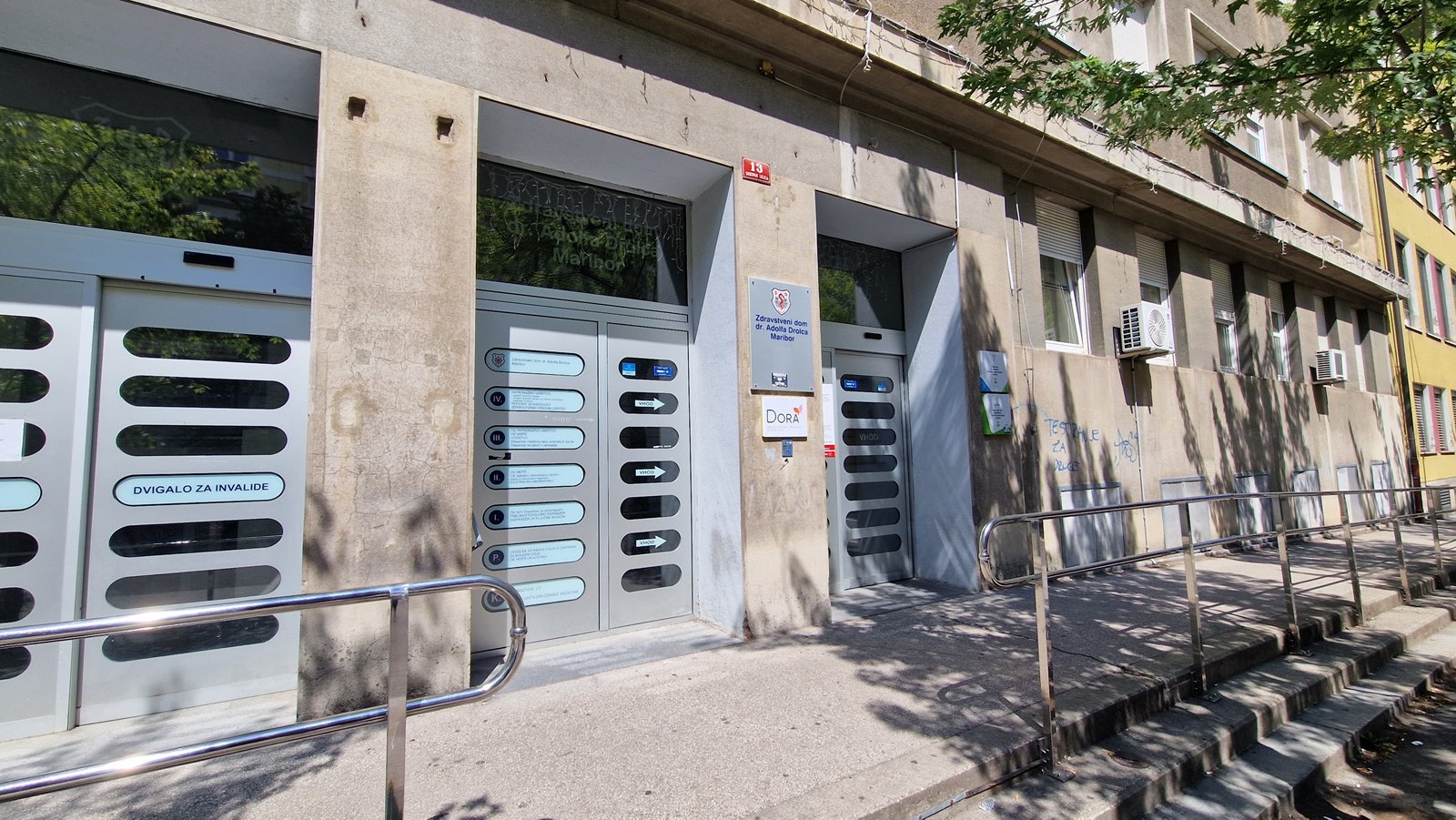 Boj z odvisnostjo v Mariboru: 210 pacientov prejema nadomestno terapijo, uspešne zgodbe pa so navdih za prihodnje generacije