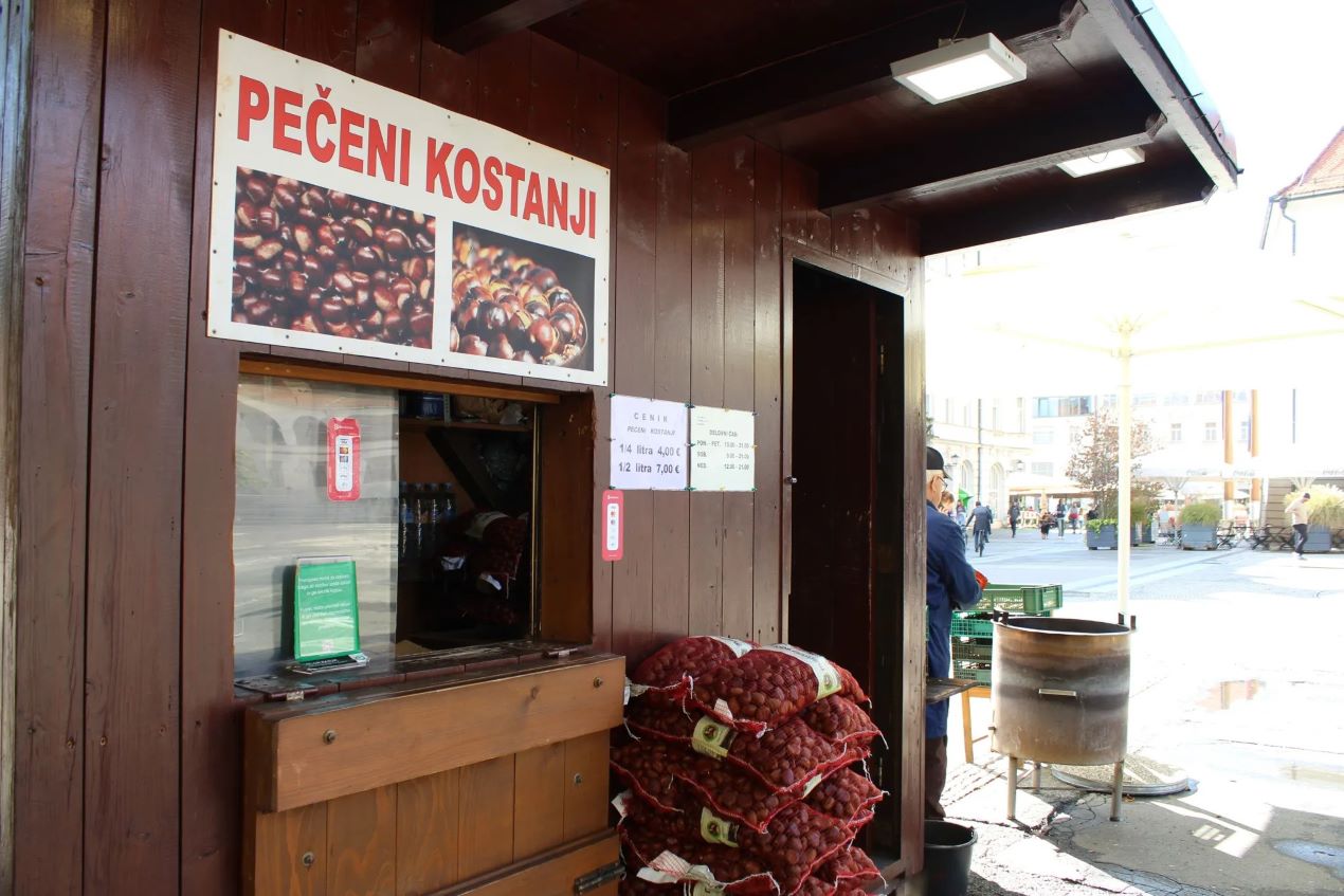 Maribor išče ponudnike, ki bodo jeseni na ulicah pekli kostanj