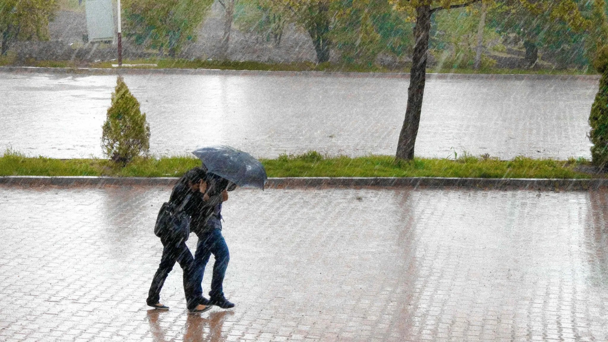 Arso za del države izdal oranžno opozorilo: Obilnejše padavine še do petka