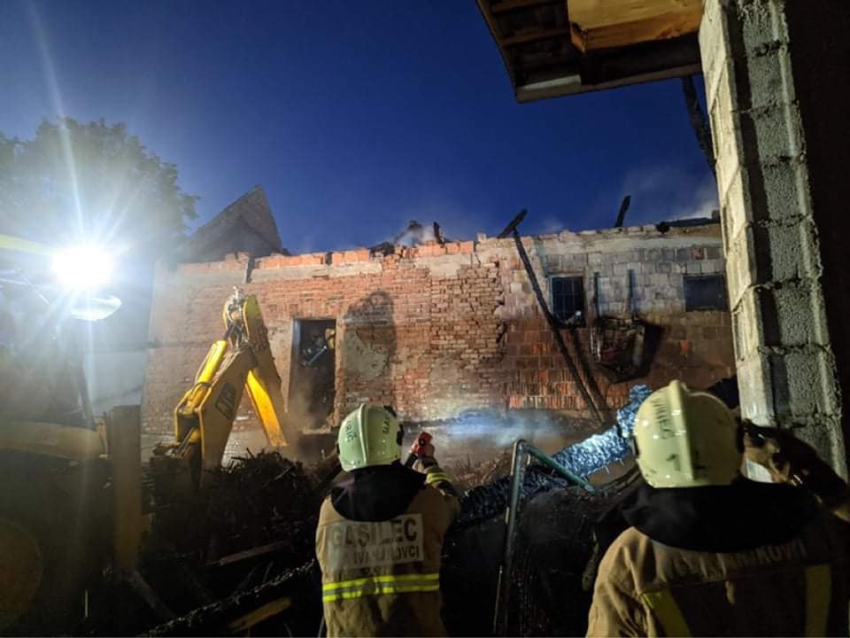 FOTO: Pregreta klima povzročila požar, nastalo za okoli 150 tisoč evrov škode