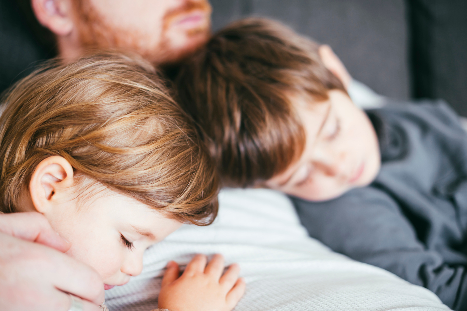 Psihologinja razkrila pet pomembnih lekcij, ki se jih morajo otroci naučiti o čustvih
