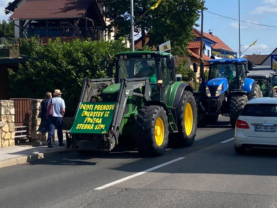 FOTO in VIDEO: Gornjo Radgono preplavili traktorji