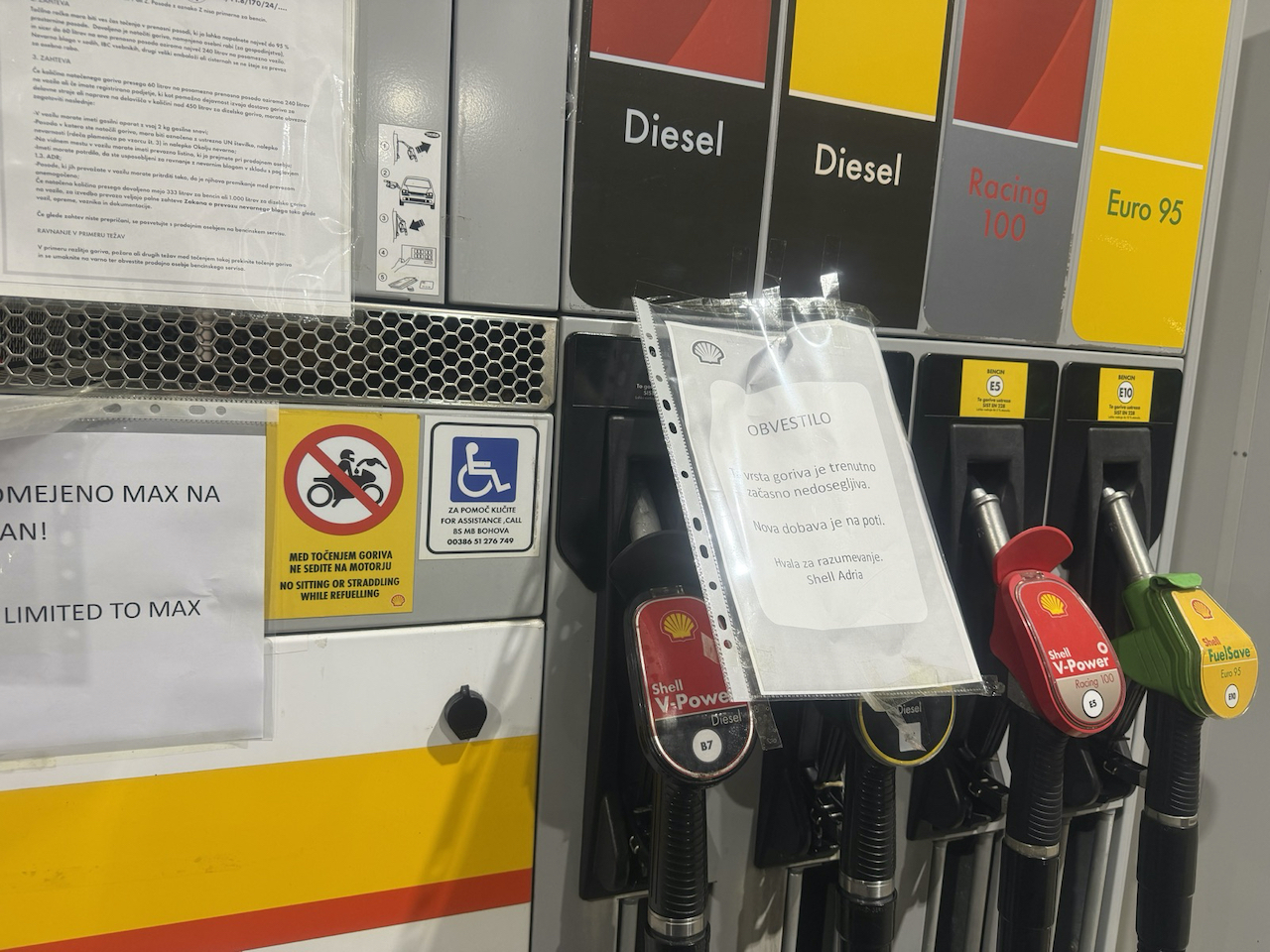 Cene goriv poletele v nebo, na črpalkah še vedno zmanjkuje zalog