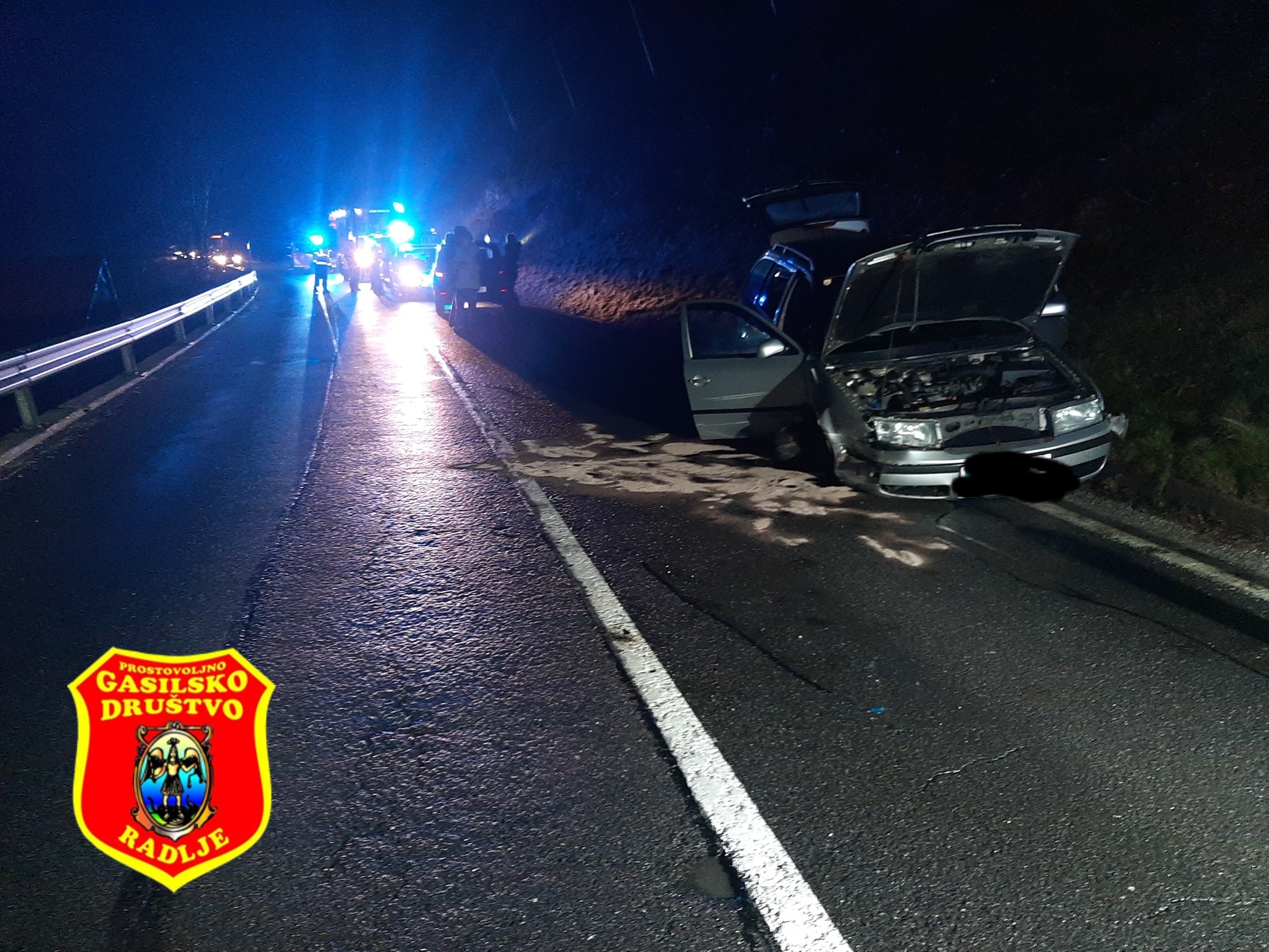 FOTO: Včeraj zvečer v Podvelki prišlo do prometne nesreče