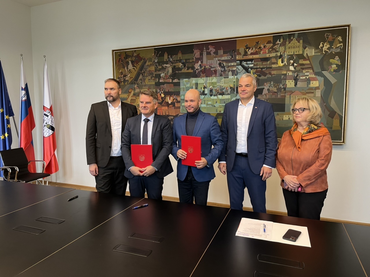 FOTO: Podpisali pogodbo za obnovo žičnic na Pohorju