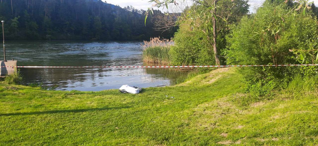 Pri Športnem parku Ruše oseba padla v Dravo in utonila