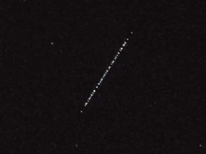 Ste tudi vi minulo noč opazili nenavadne pojave na nebu?