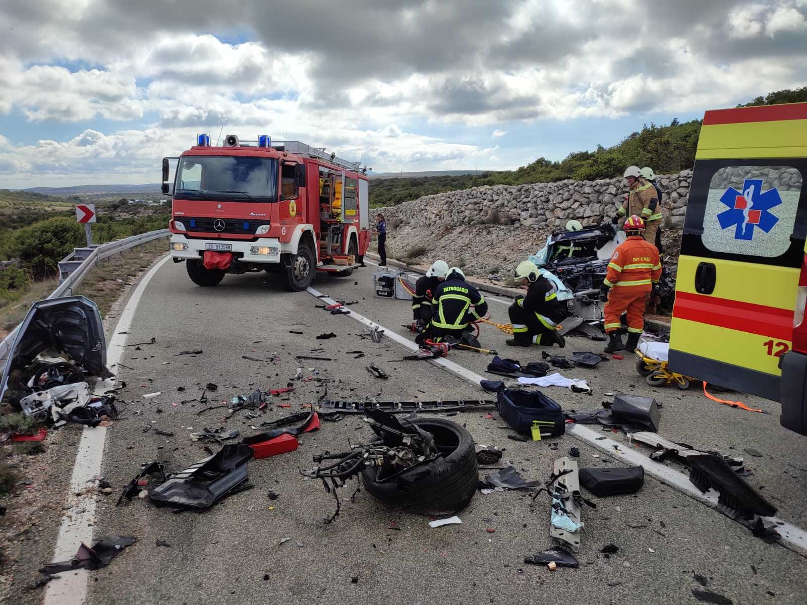 FOTO: Na otoku Cres raztreščil Proscheja do neprepoznavnosti