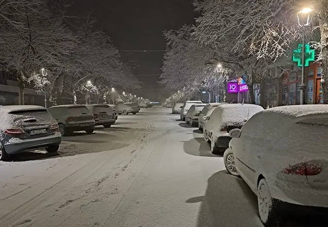 V Dalmaciji zapadlo tudi do 20 centimetrov snega, ob obali pa piha orkanska burja