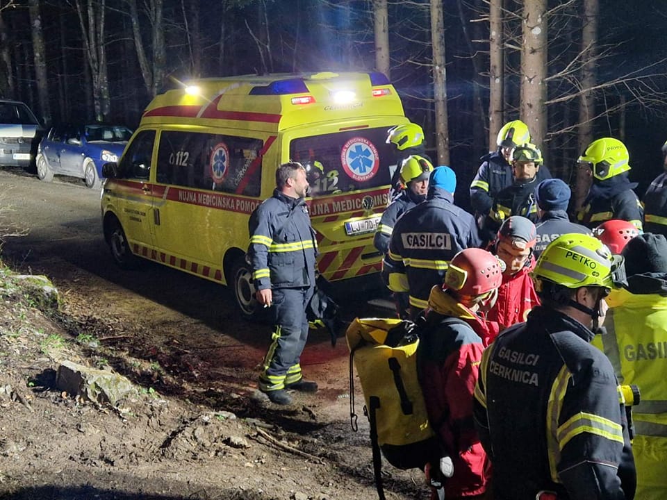 Jamarka, ki so jo po 33 urah potegnili iz jame, v smrtni nevarnosti