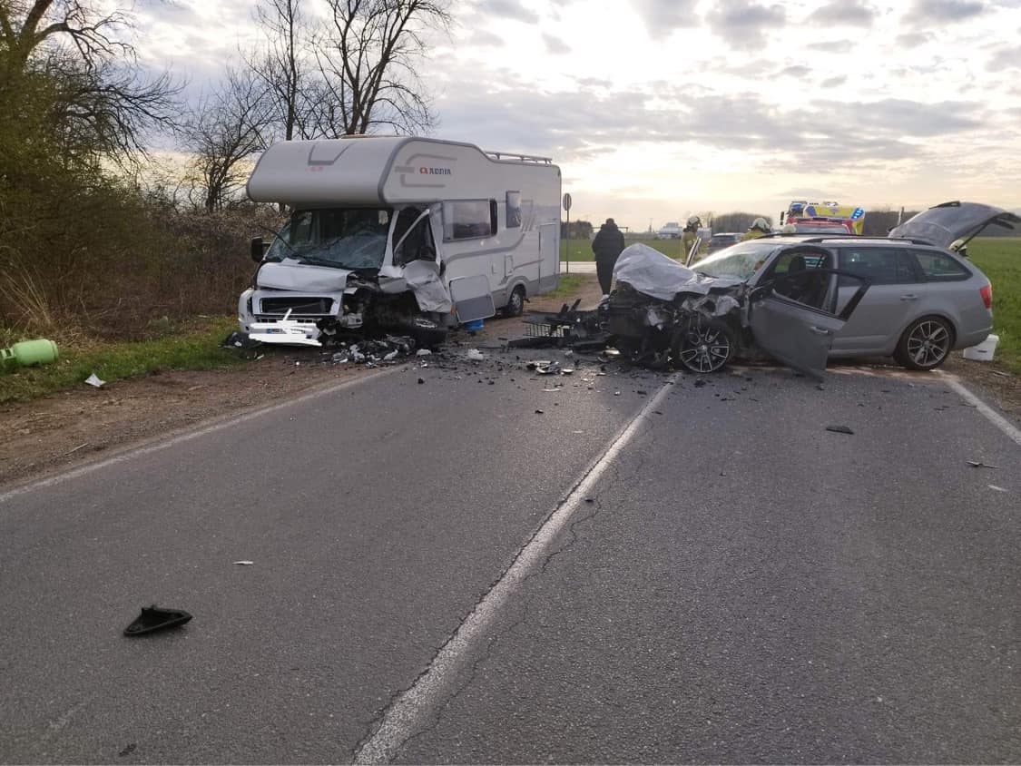 FOTO: Na Štajerskem med močnim trčenjem poškodovanih več oseb