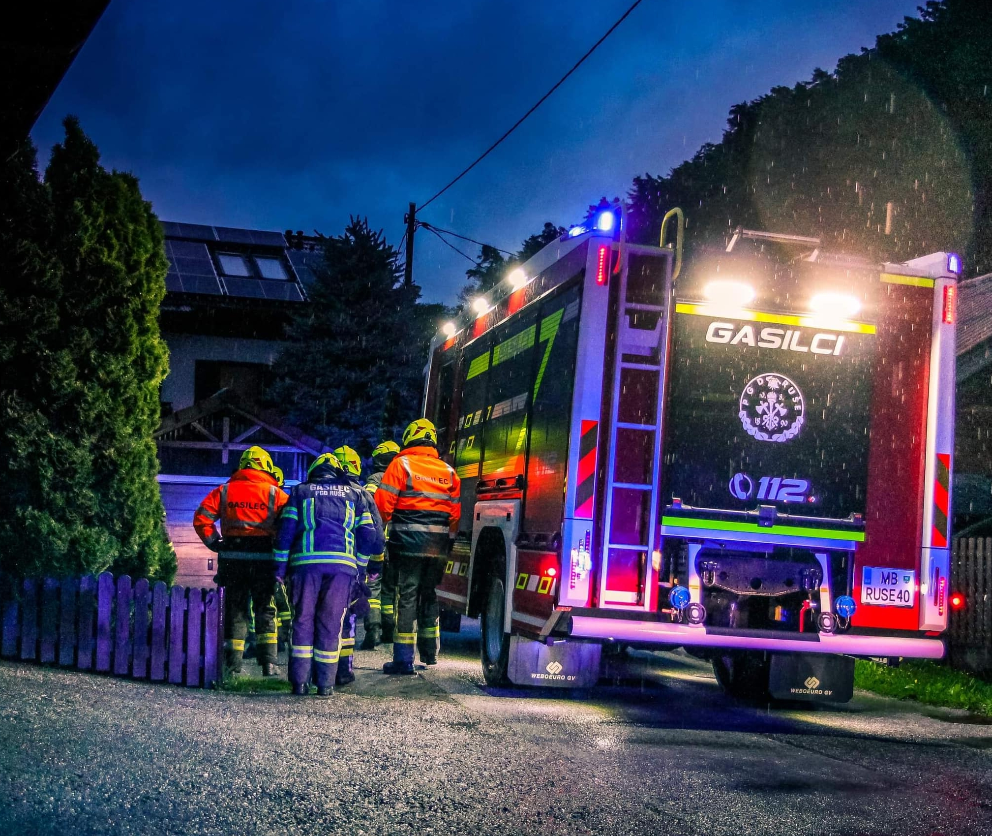 FOTO: Gasilci še naprej odstranjujejo posledice deževja, intervencije tudi na Štajerskem