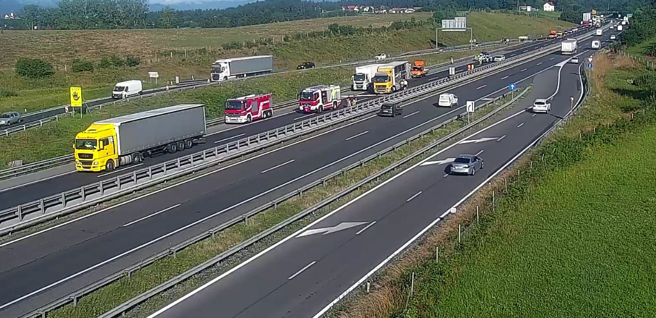 FOTO: Zaradi nesreče zaprta štajerska avtocesta v smeri Maribora