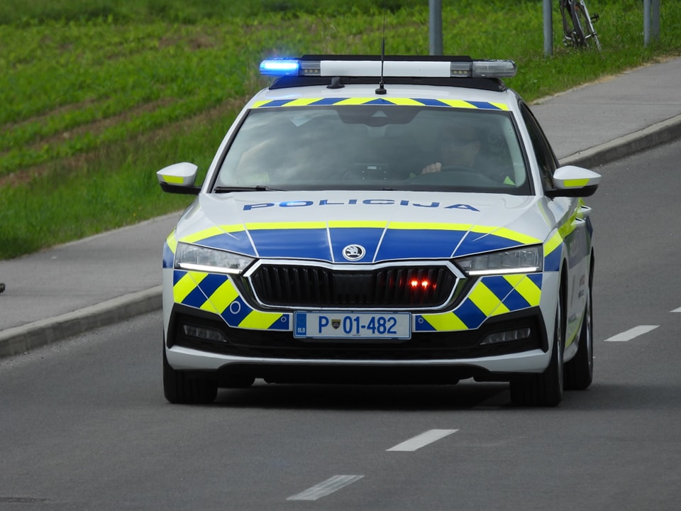 Voznik v bližini Maribora pijan in brez dovoljenja namesto 70 km/h vozil kar 133 km/h