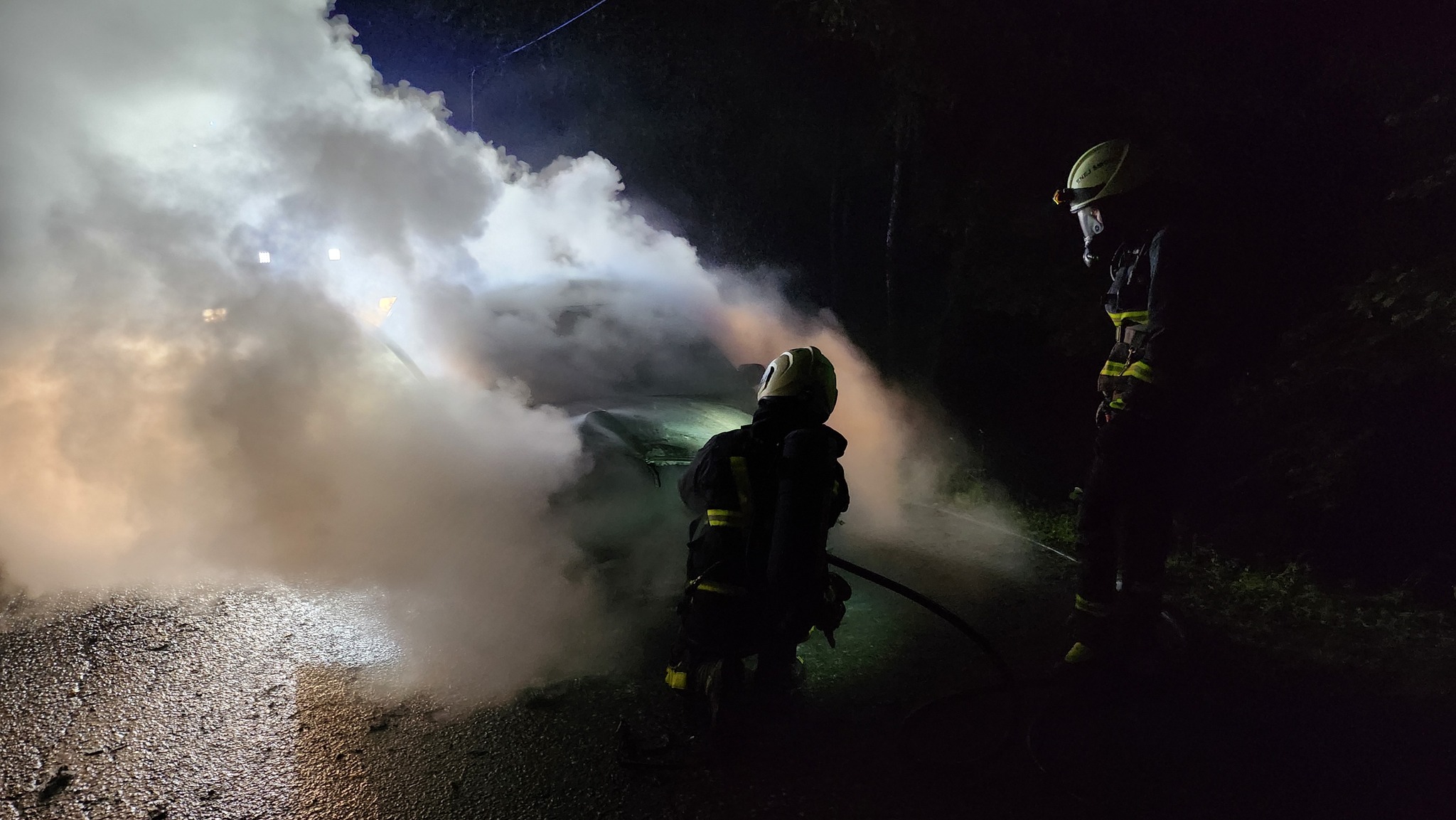 FOTO: Ponoči v Rušah zagorel avtomobil