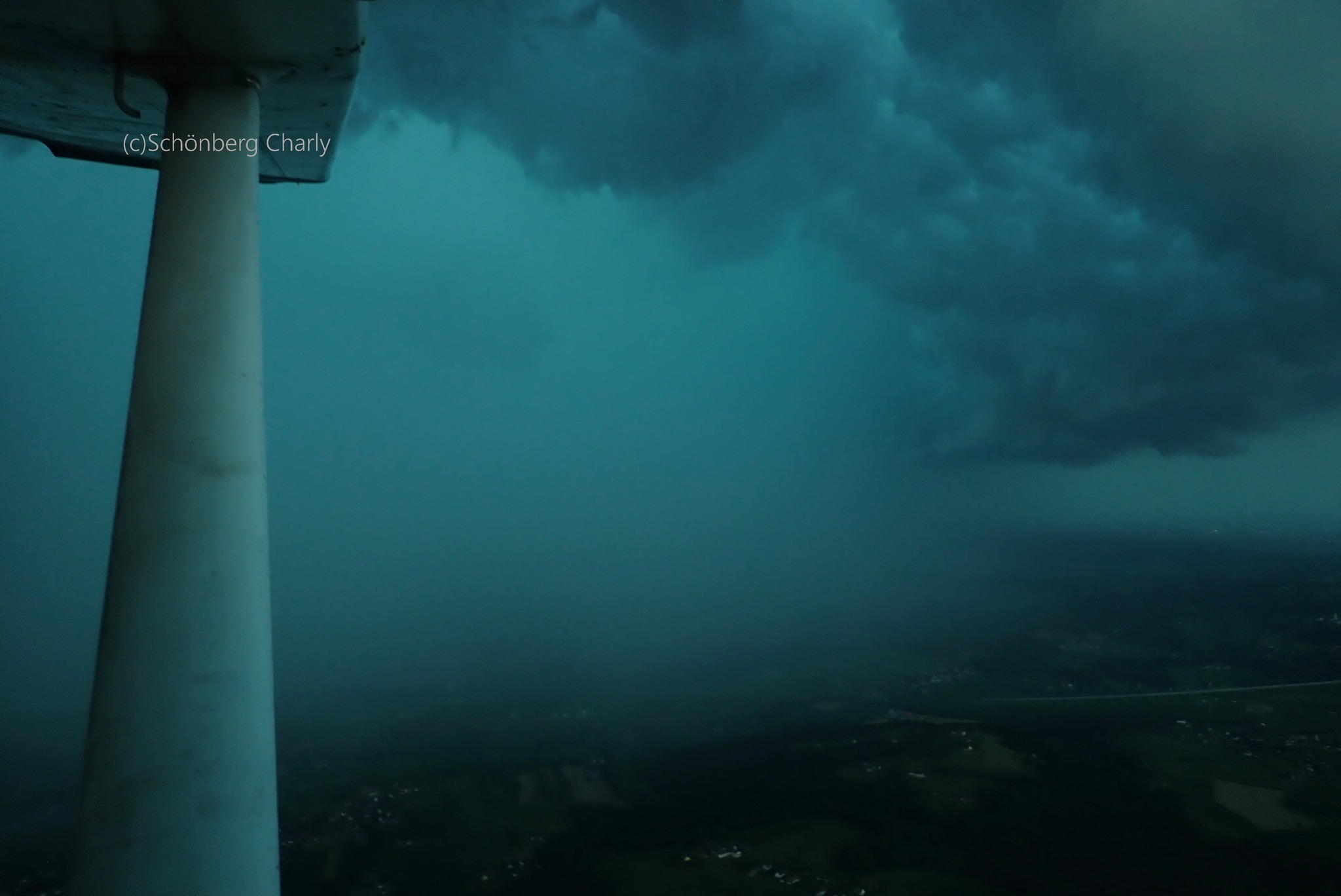 FOTO: Avstrijski piloti objavili fotografije iz supercelične nevihte