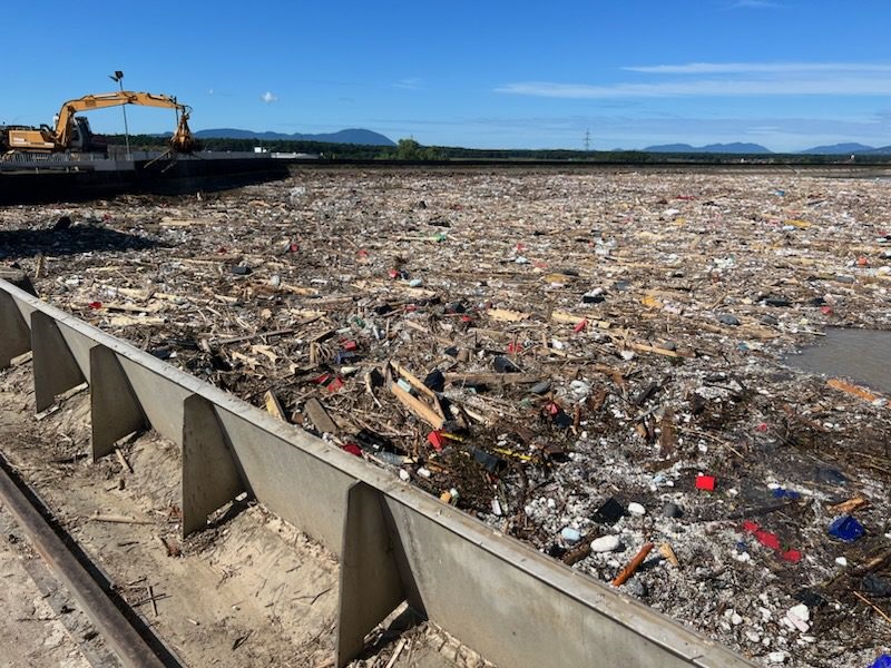 FOTO: Takšne naplavine je s seboj prinesla deroča Drava