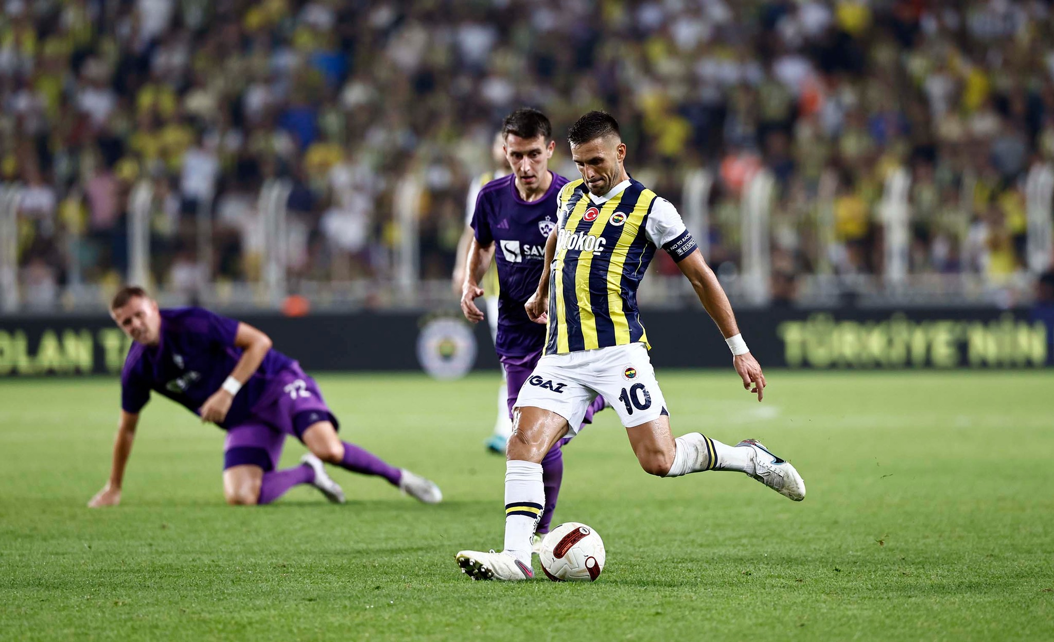 Fenerbahçe v zadnji minuti do občutnejše prednosti