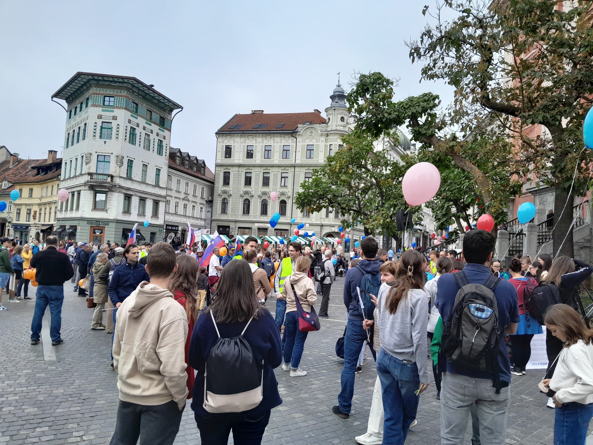 FOTO: Shoda podpornikov in nasprotnikov splava brez incidentov