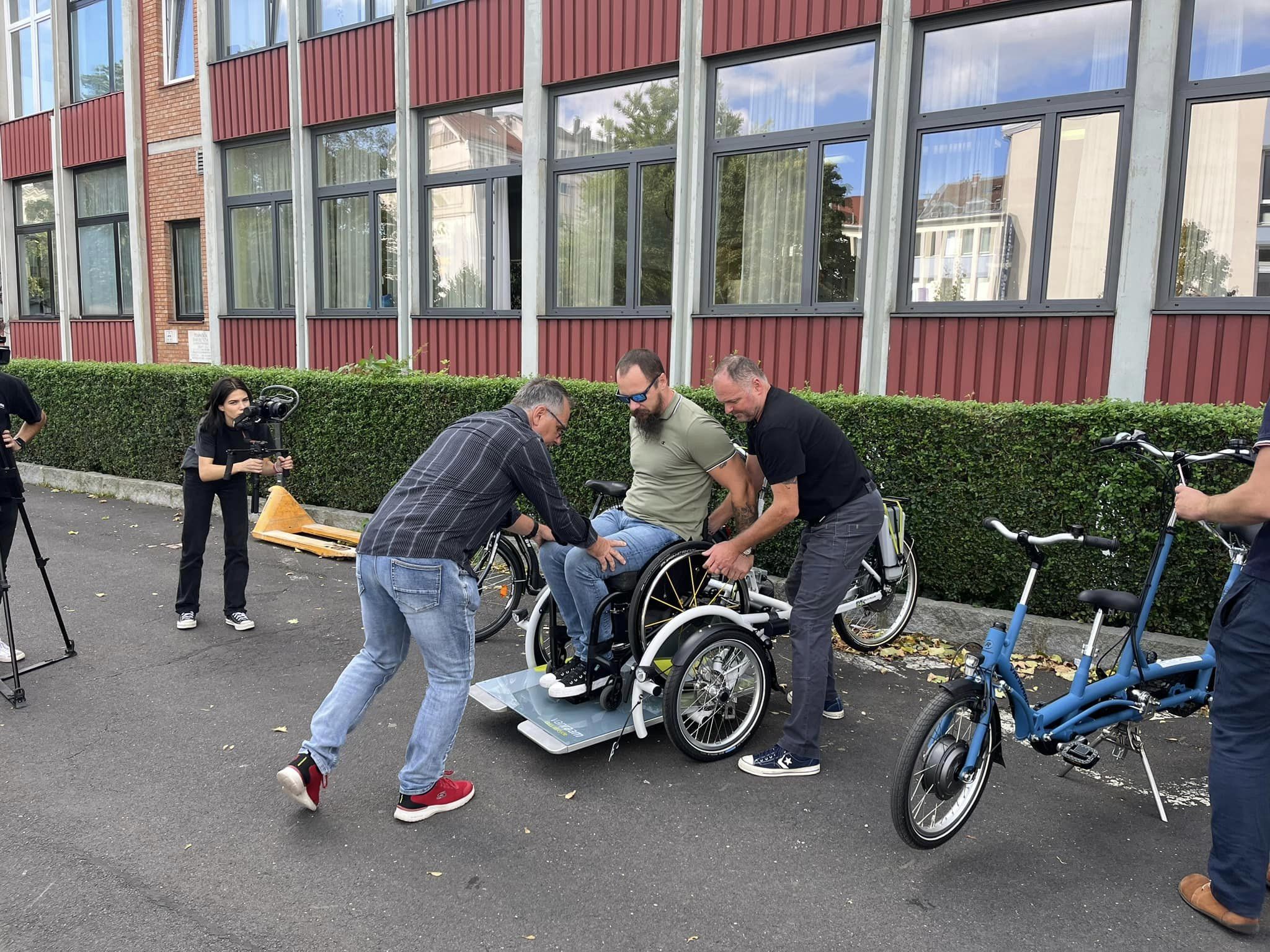 FOTO: V Mariboru nova električna kolesa za ranljive skupine