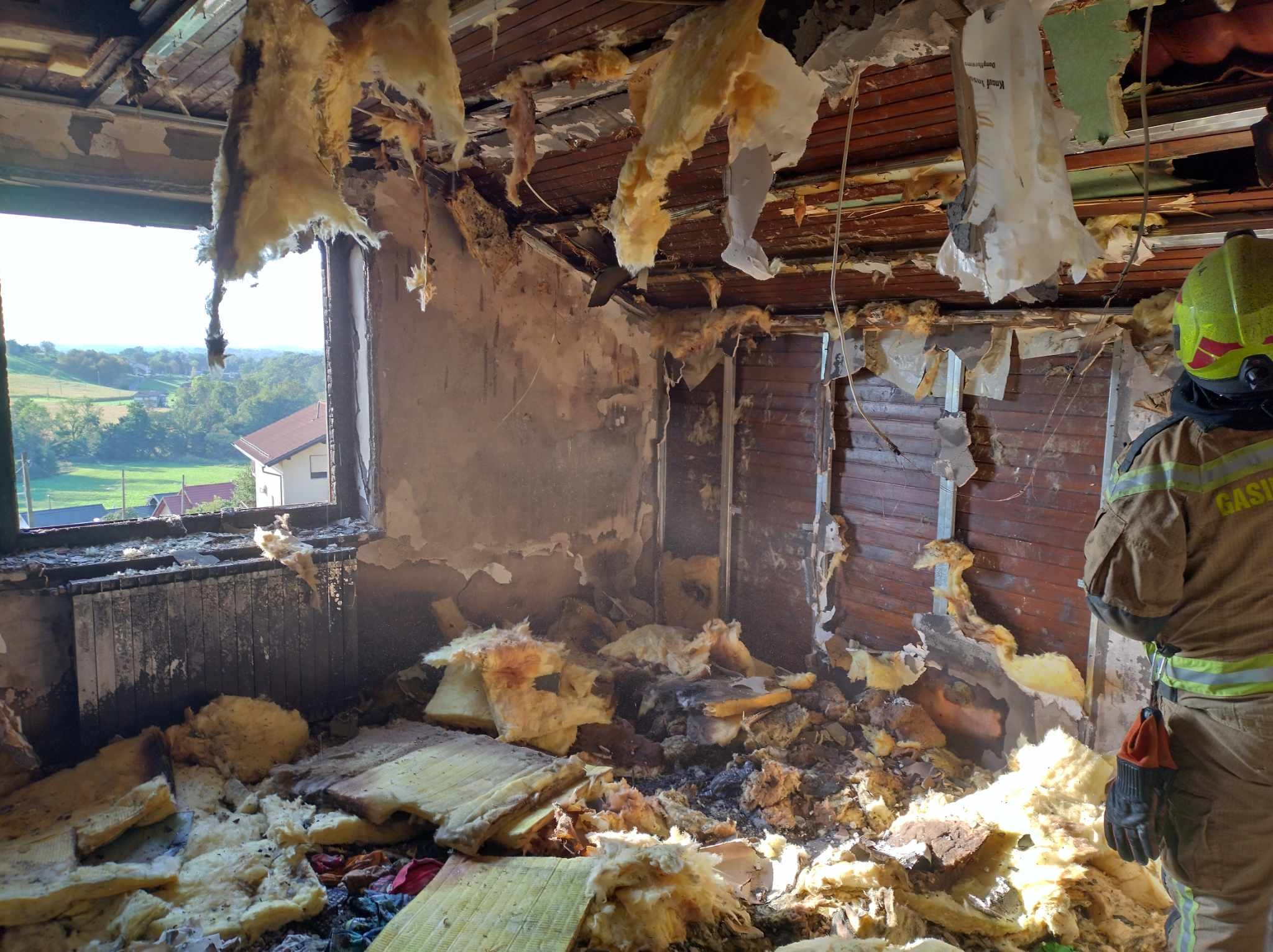 FOTO: Zagorela stanovanjska stavba v Dupleku