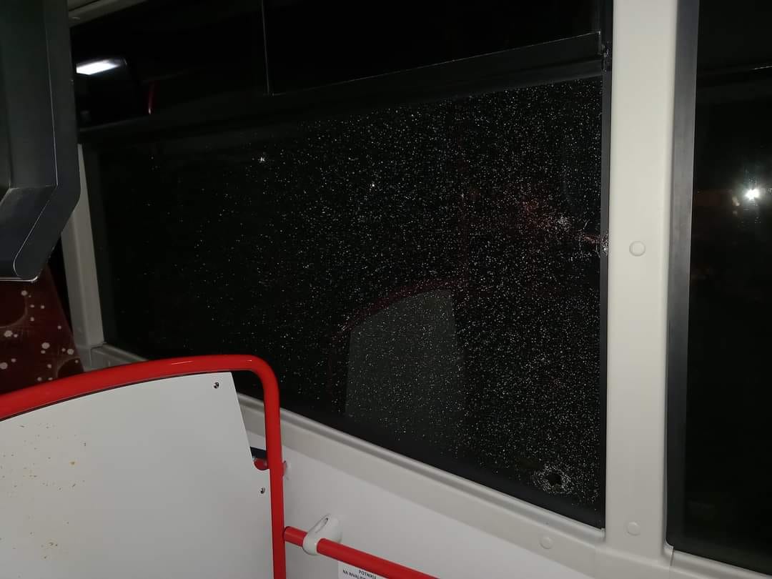 FOTO: V Mariboru med vožnjo streljali na avtobus