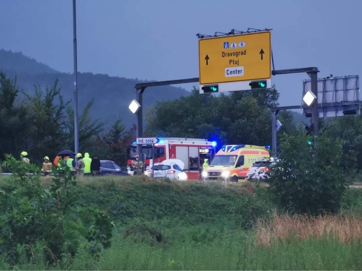 FOTO: Na Tržaški v Mariboru nesreča za nekaj časa zaprla cesto