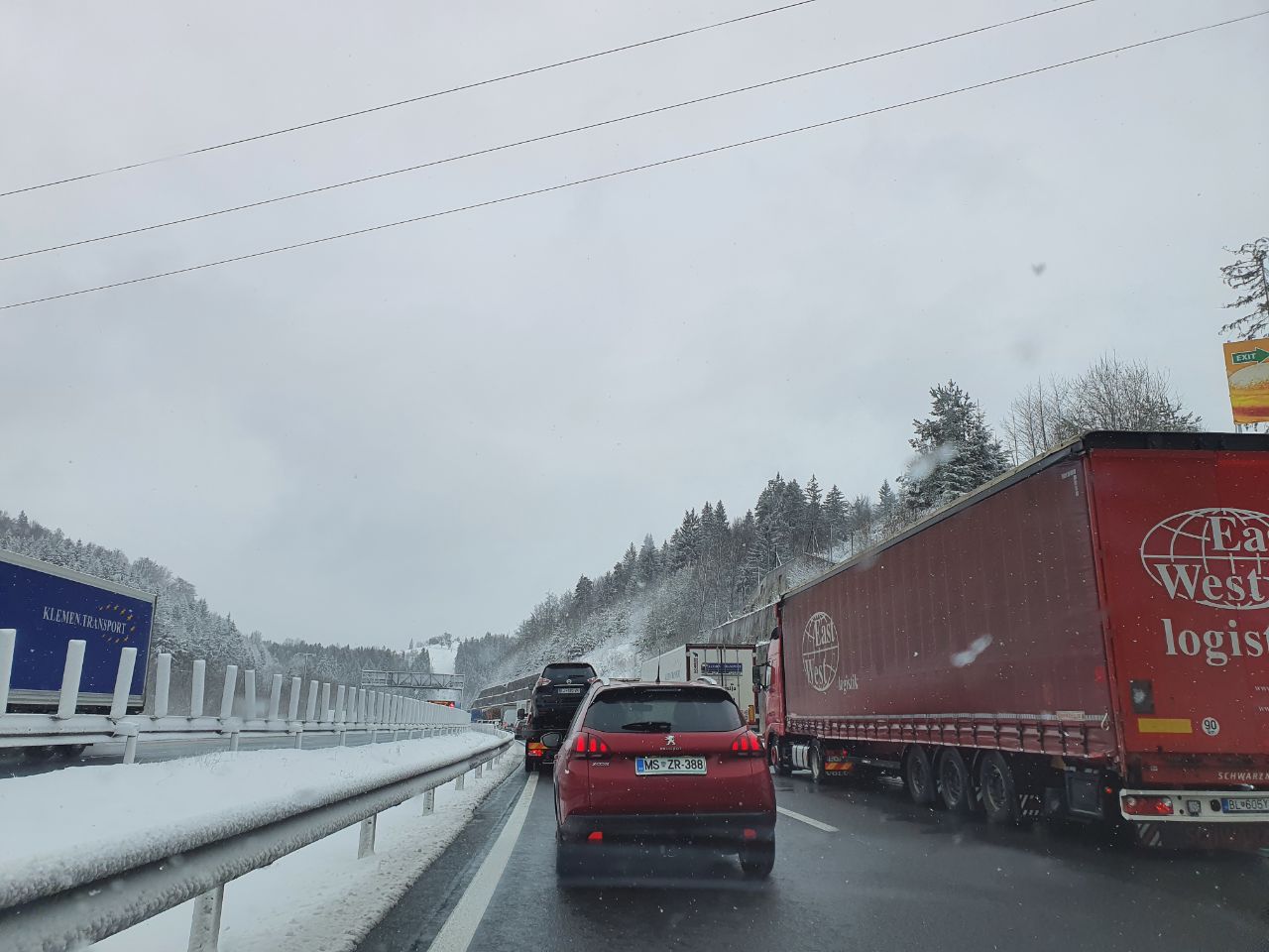 Avtocesta A1 prevozna, tovorna vozila še izločajo