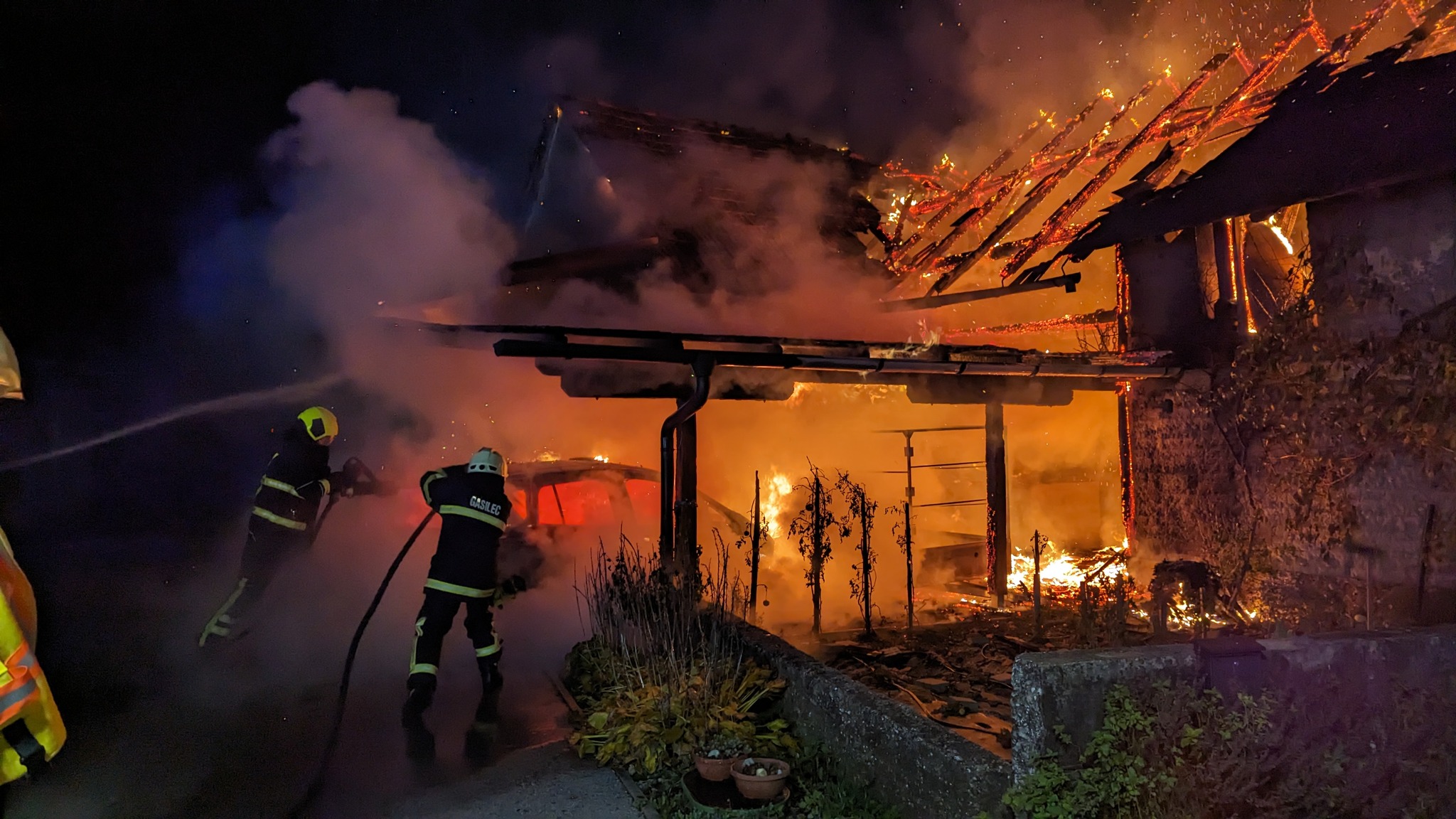 FOTO: Požar povzročil 20 tisoč evrov škode