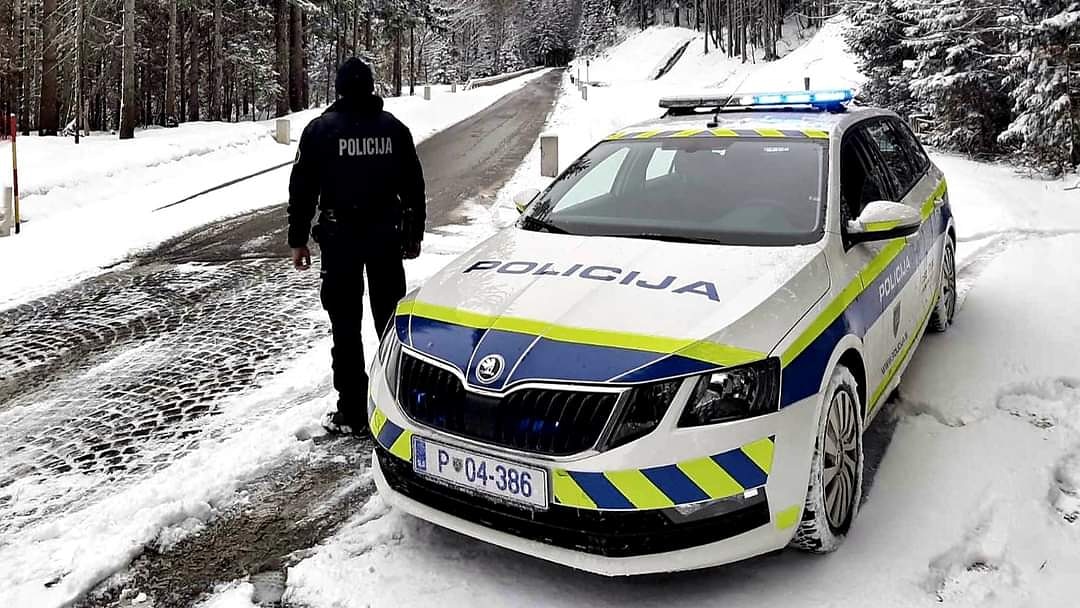 Po petkovem kaosu na cestah policija izdaja položnice