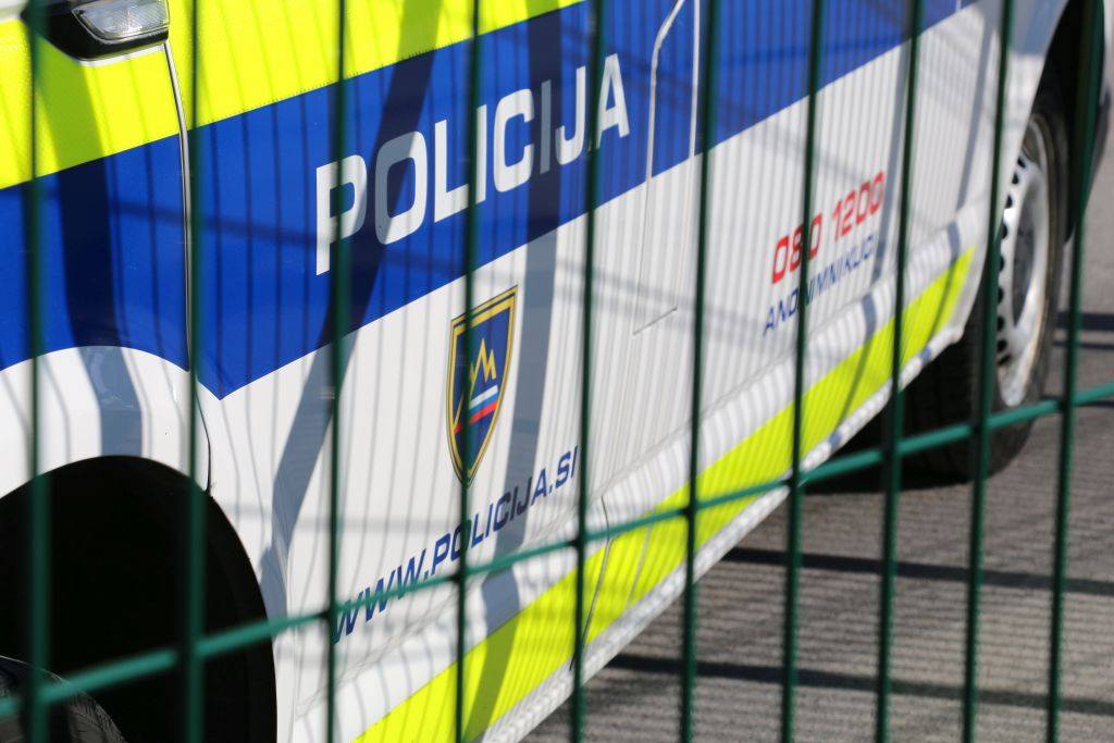 40-letnik umrl po policijski intervenciji, vzrok smrti še ni znan