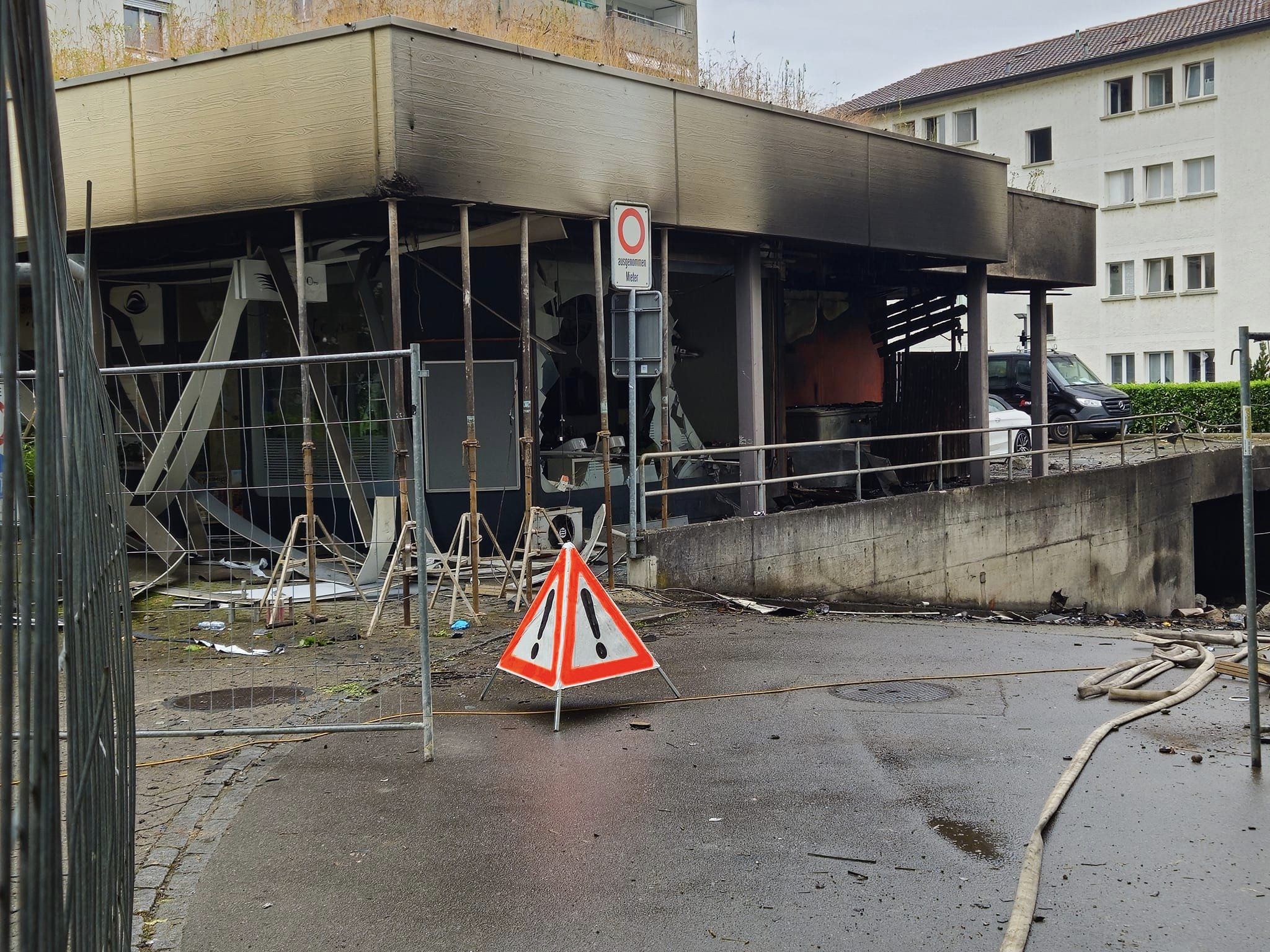 FOTO: Eksplozija v bližini Züricha zahtevala dve smrtni žrtvi