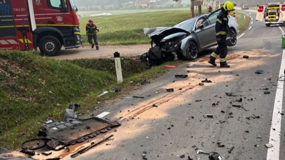 FOTO: Huda nesreča na Štajerskem, tri osebe pristale v bolnišnici