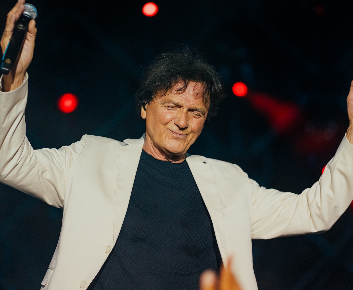 Policija zaprla celo naselje: V hiši Zdravka Čolića eksplodirala bomba