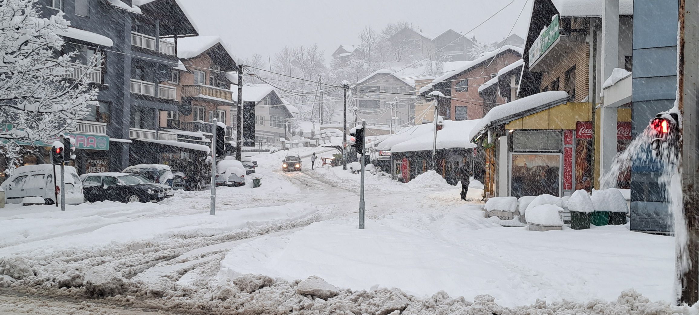 FOTO in VIDEO: V BiH zaradi snega razglasili stanje naravne nesreče