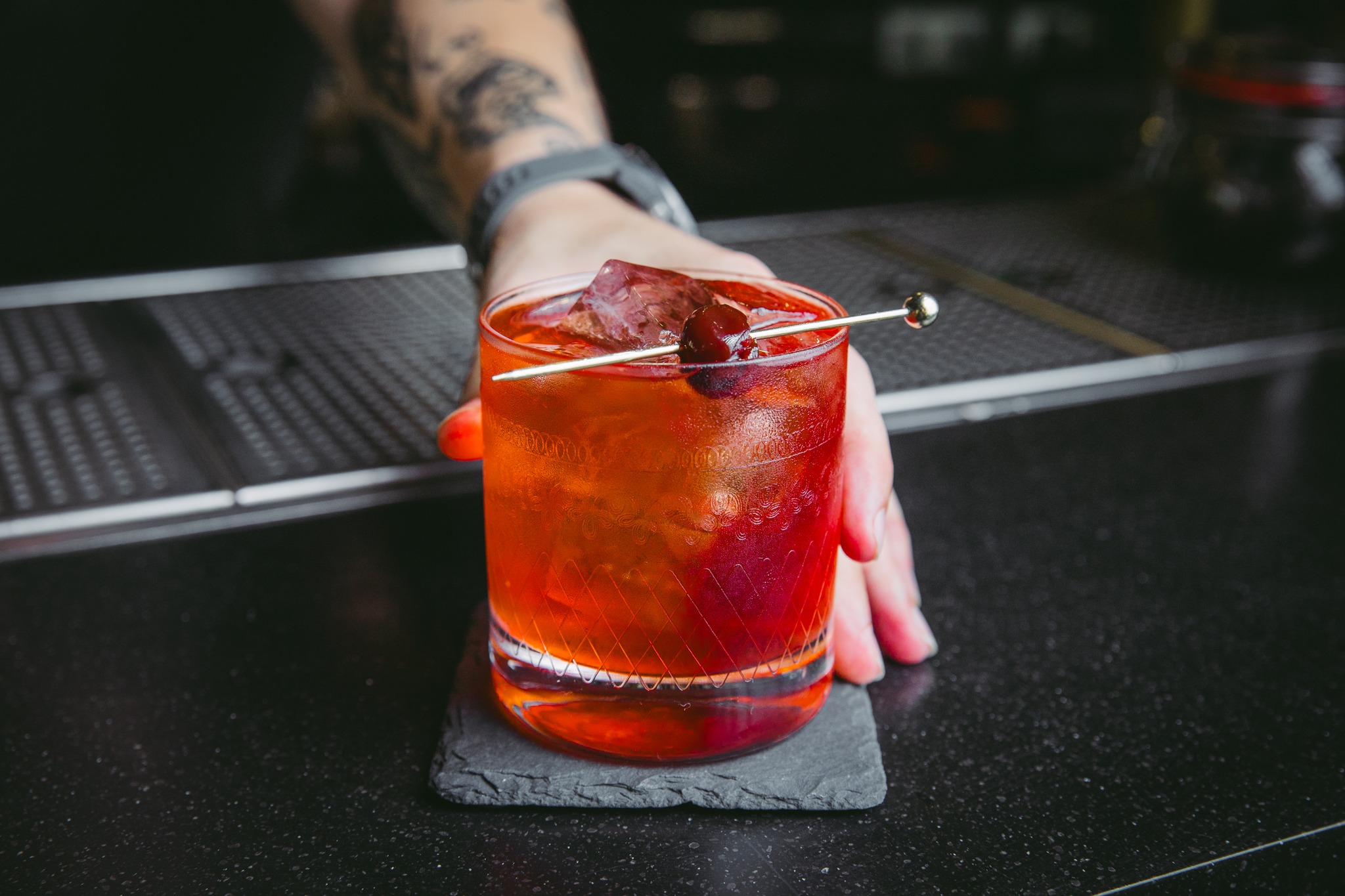 Namesto na kavč, v mesto na koktajl: Kje se Mariborčani družijo po službi?