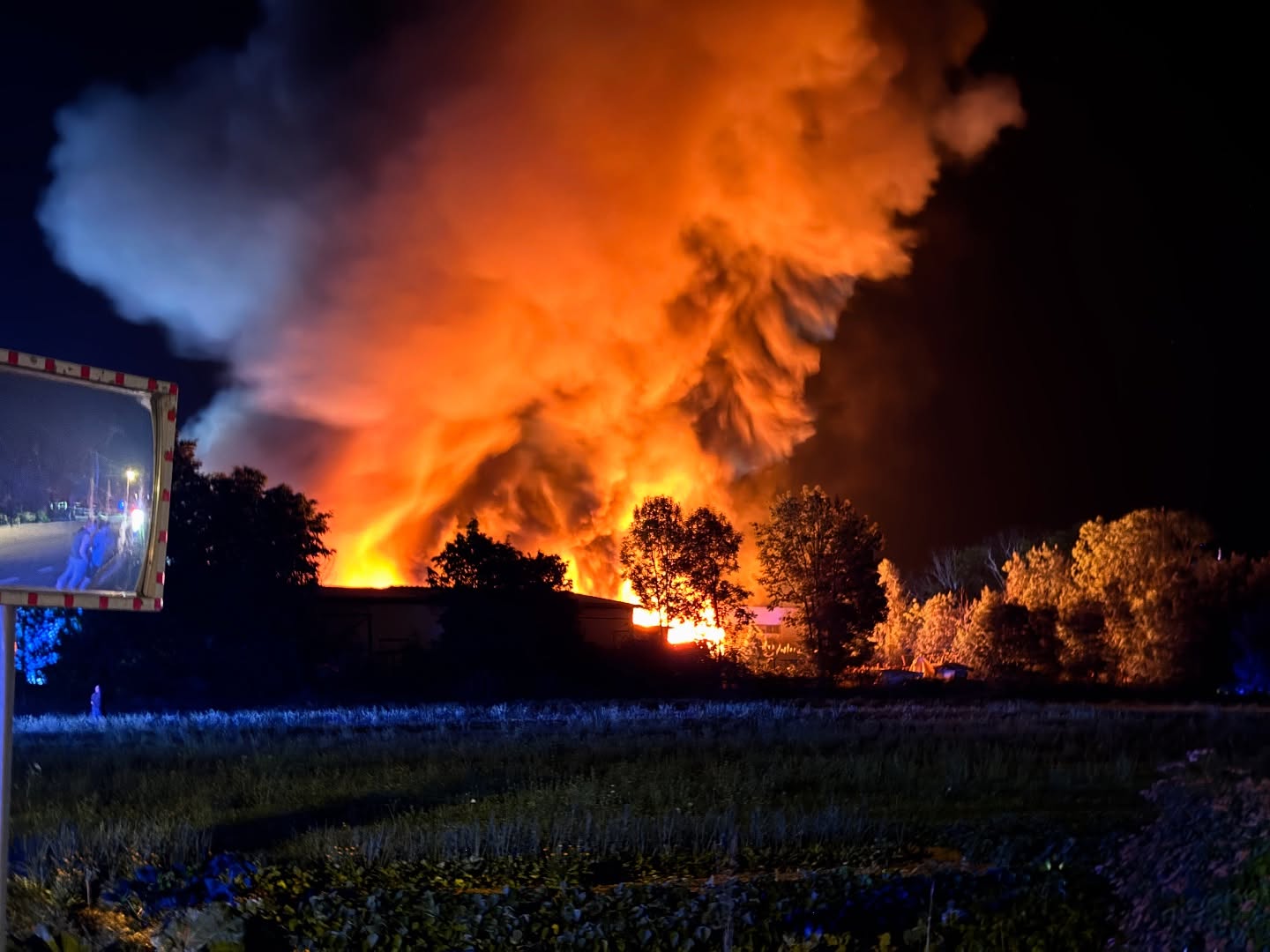 FOTO: Ognjeni zublji uničili znano slovensko podjetje