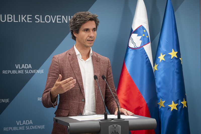 Dvig minimalne plače razdelil Slovenijo: Sindikati zadovoljni, gospodarstvo opozarja na tveganja