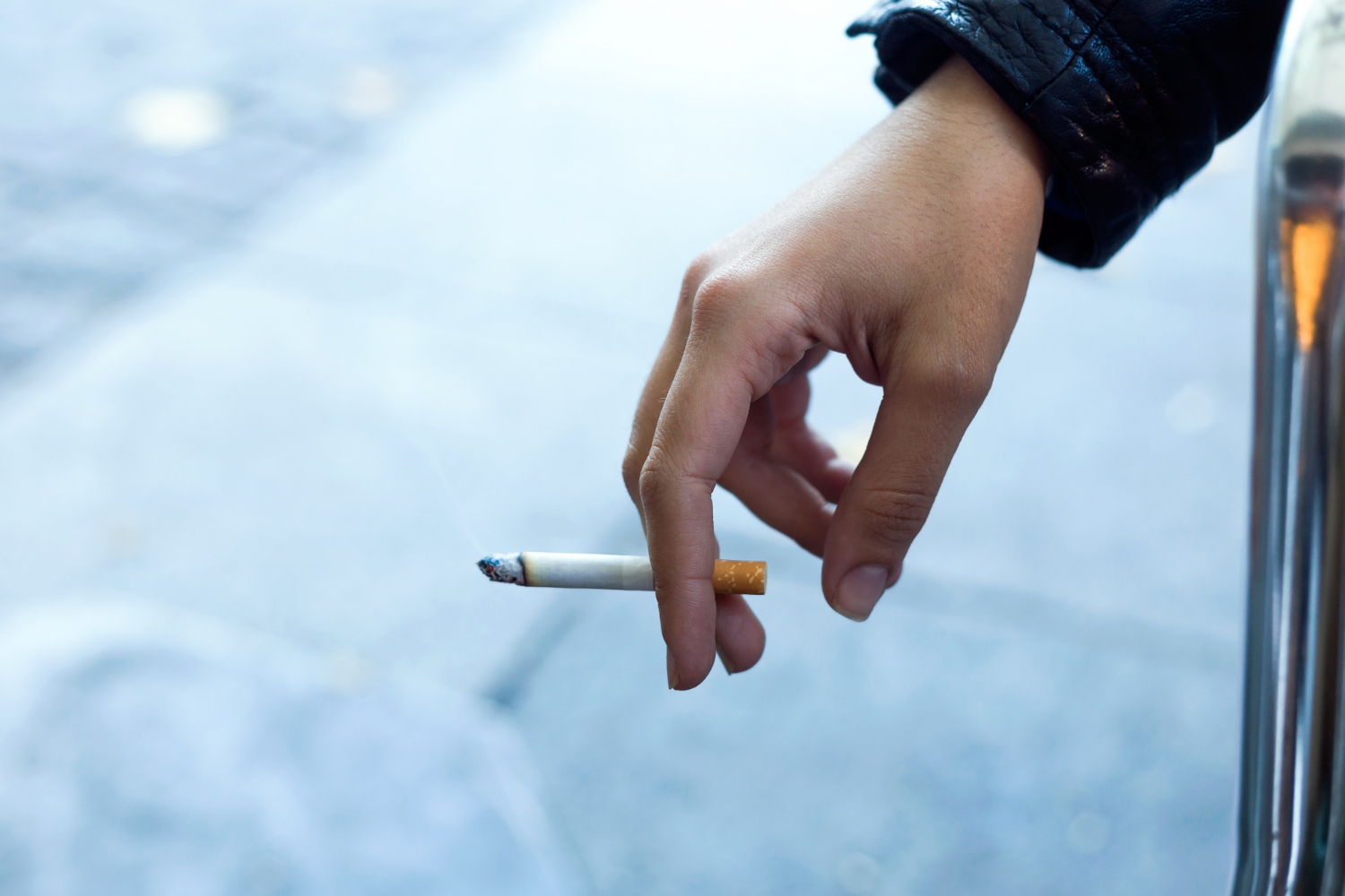 Slaba novica za kadilce: Cigarete bi se lahko podražile za vsaj 1,60 evra