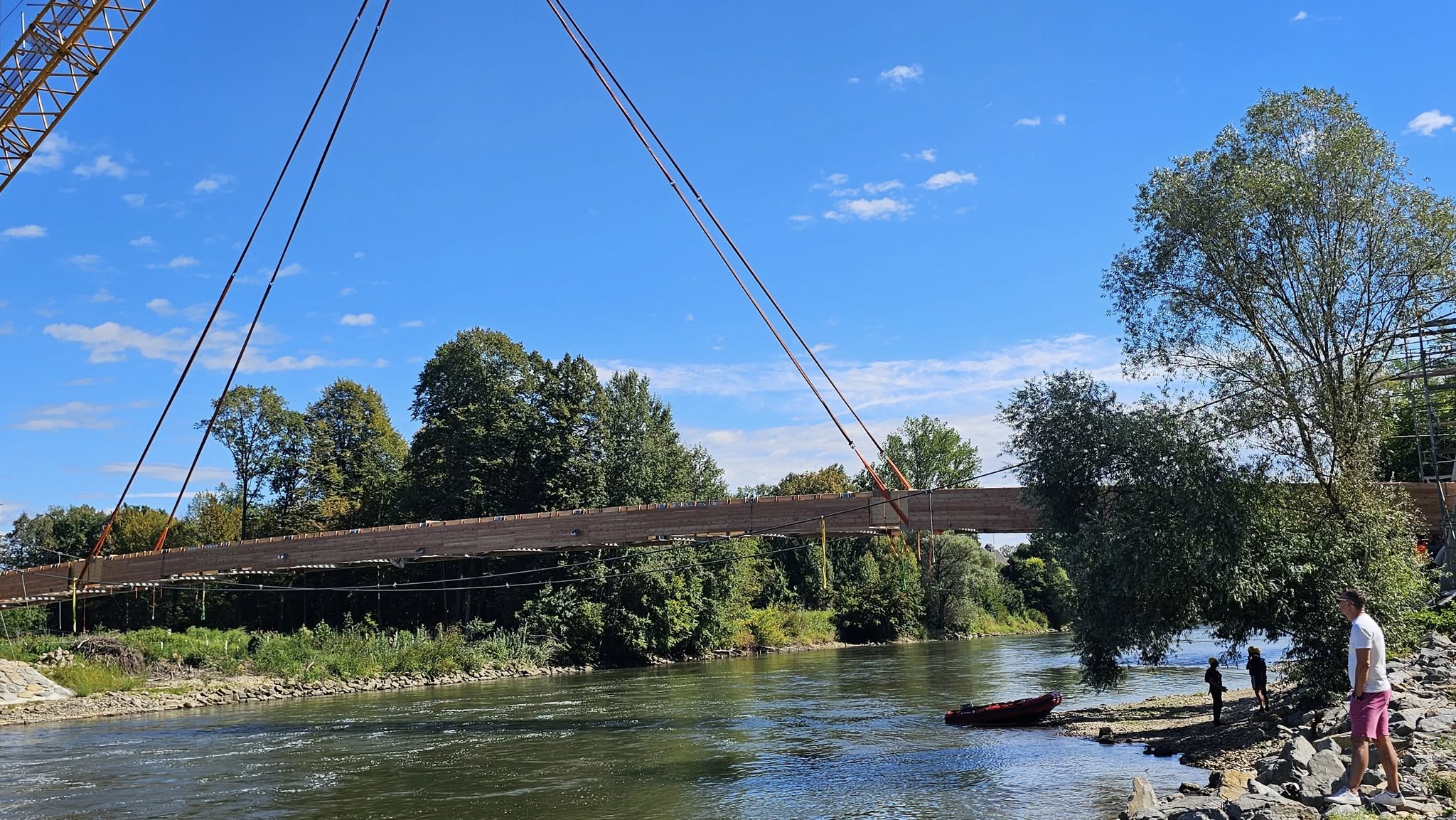 Nova pridobitev na Muri: Edinstven leseni most, ki povezuje Slovenijo in Avstrijo (FOTO)
