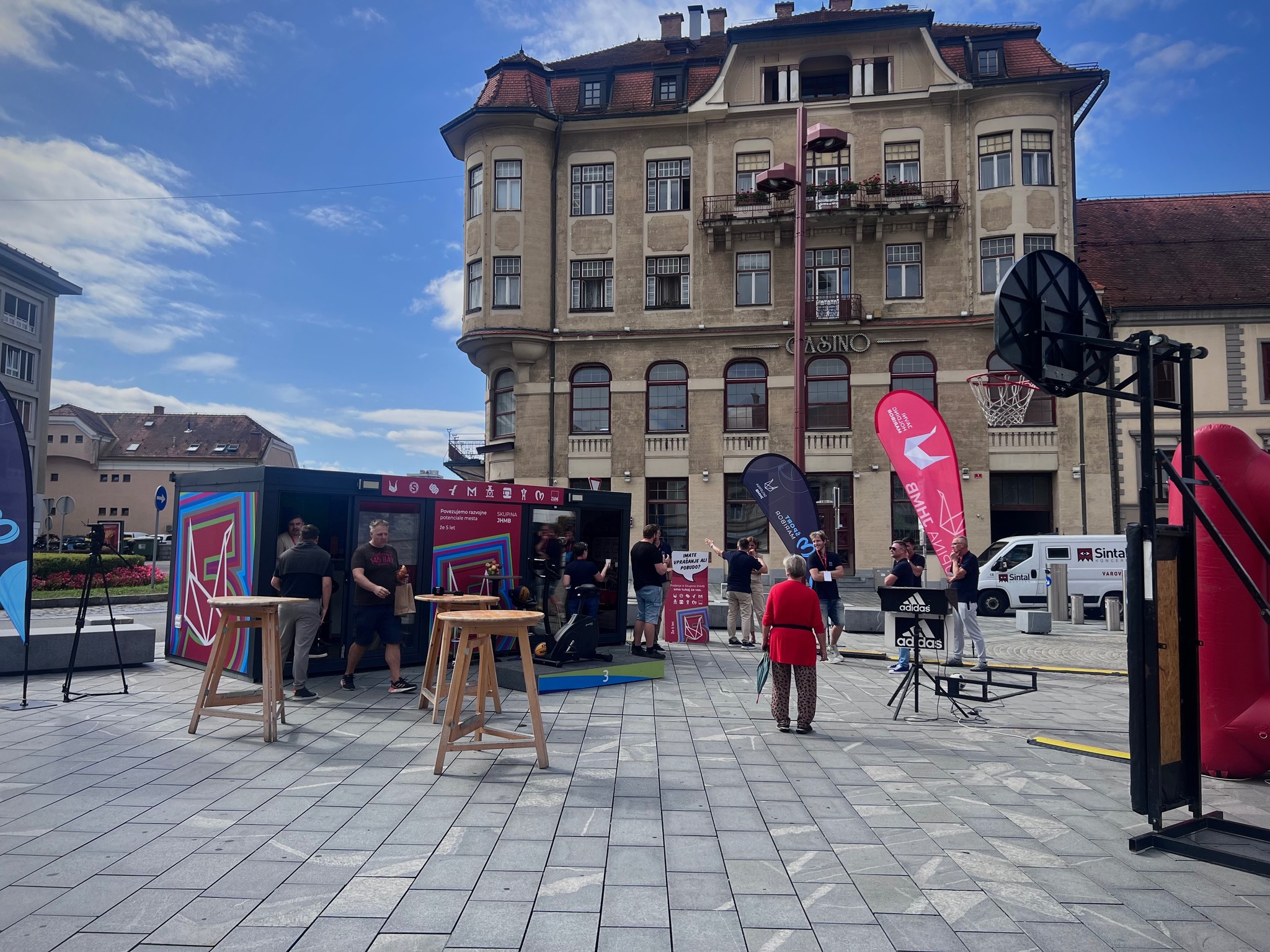 Na Glavnem trgu se lahko danes potegujete za privlačne nagrade
