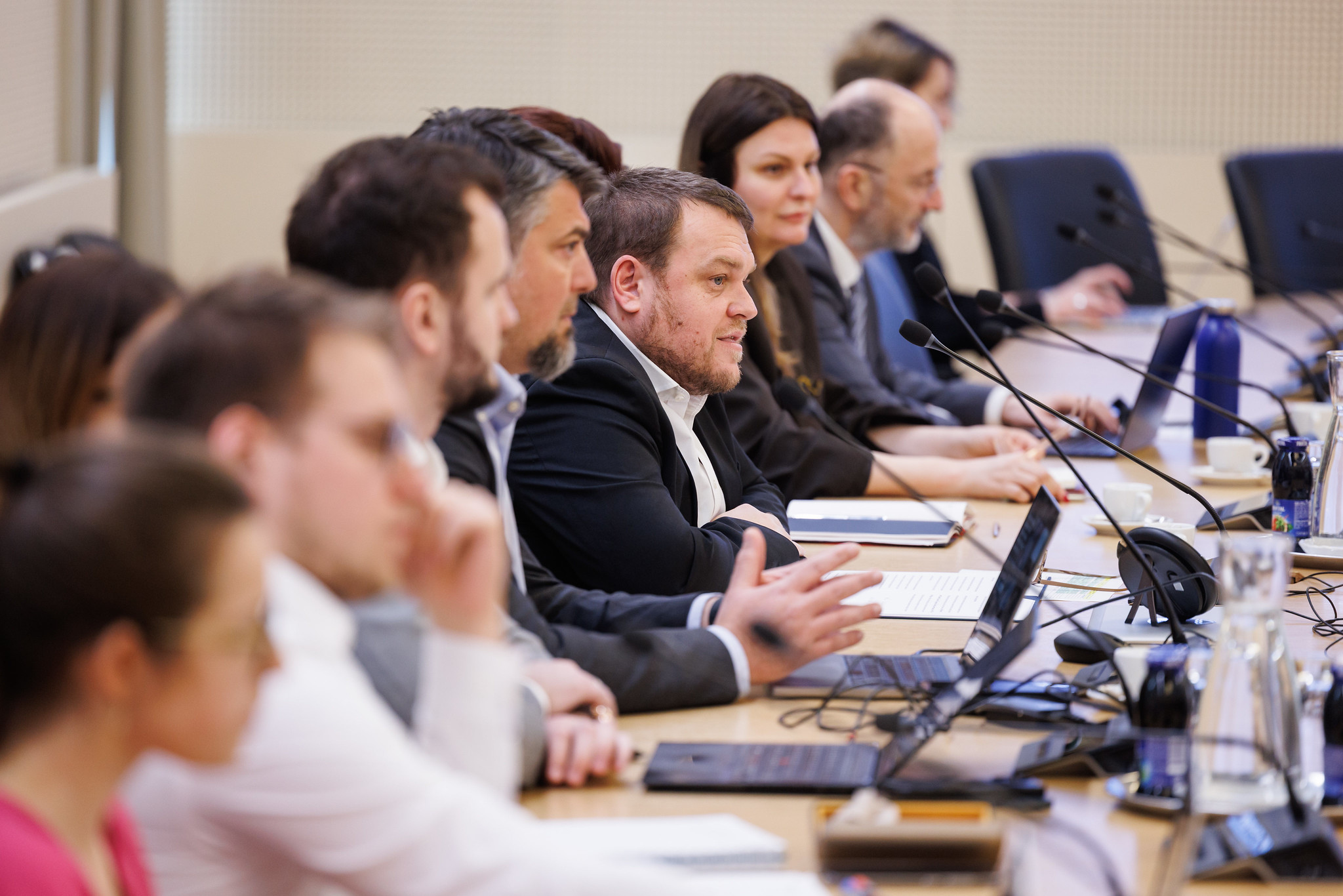 Zakon o dolgotrajni oskrbi se naj ne bi izvajal: Ali bo minister preživel interpelacijo?