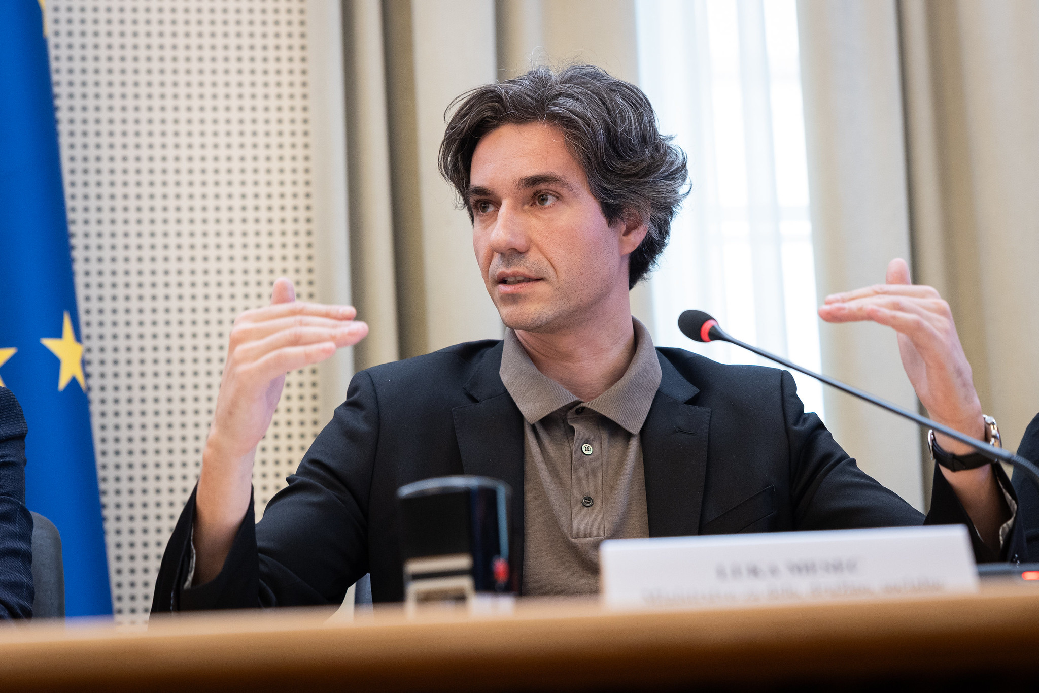 Kljub opozorilom o luknji v proračunu: Luka Mesec dobil "zeleno luč" za dvig minimalne plače