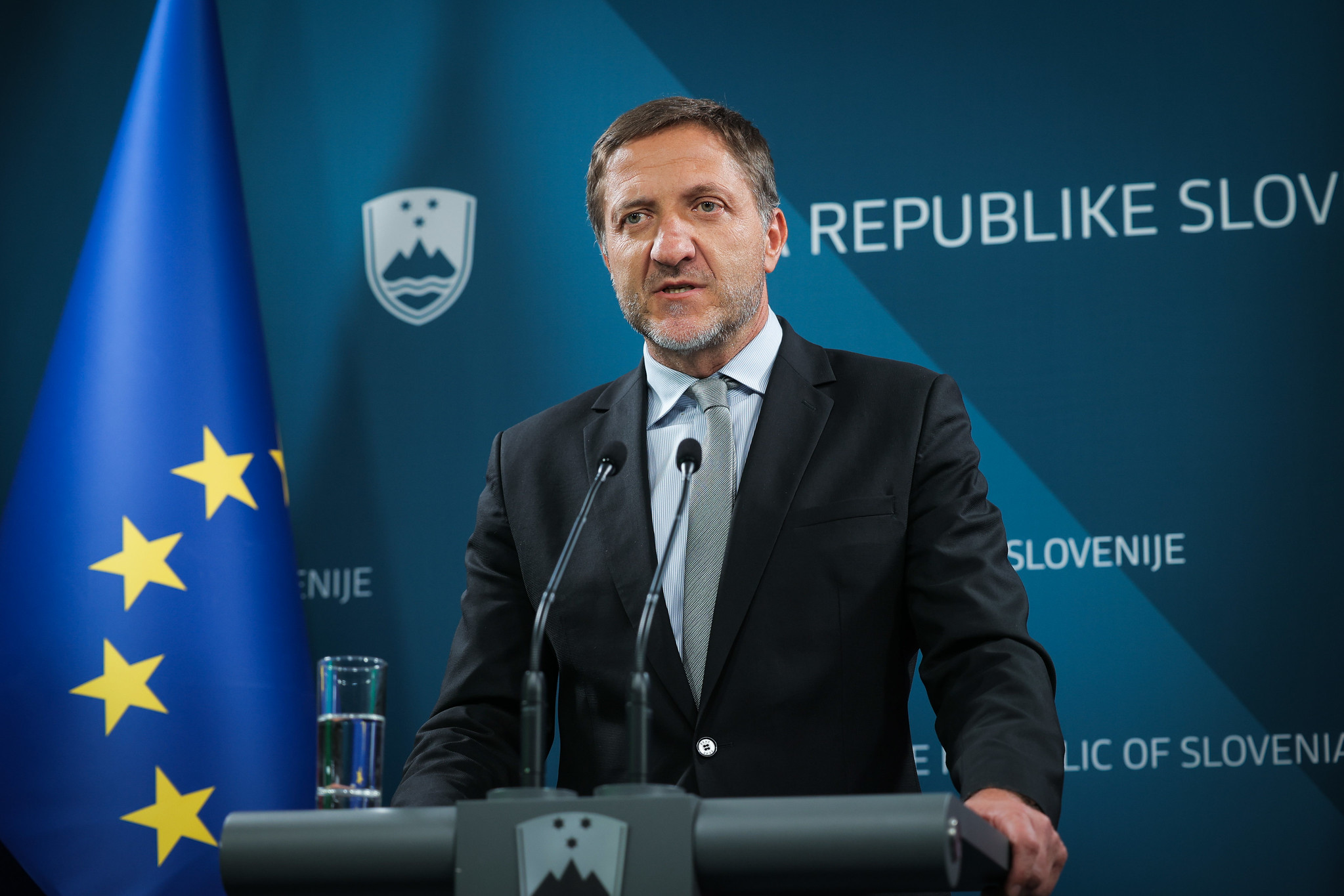 Nov razrez proračuna za leti 2026 in 2027: Kje so prioritete poleg varnosti?