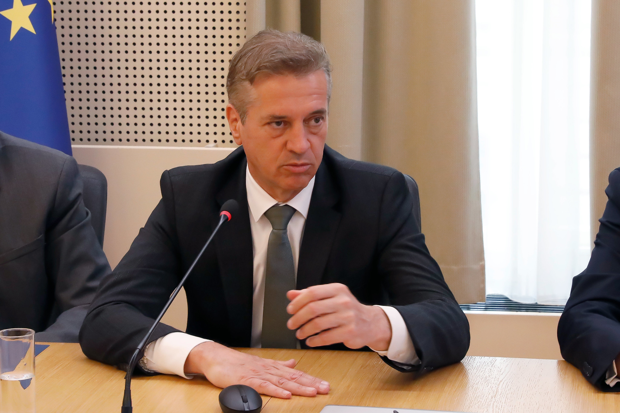 Premierjev kabinet ostro udaril po KPK: S plačno reformo predsednik prejel kar 70-odstotno povišanje