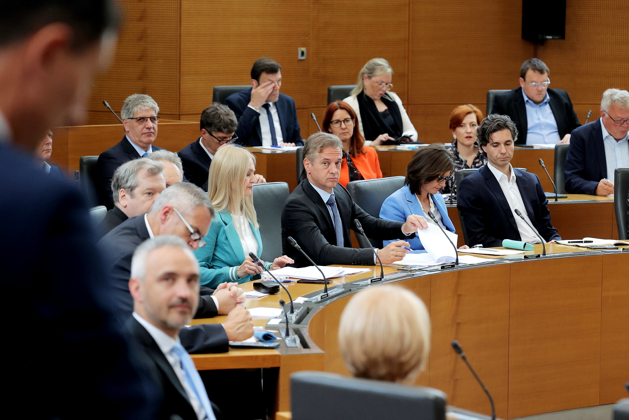 DZ danes o pokojninski reformi, dolgotrajni oskrbi in vojaški resoluciji